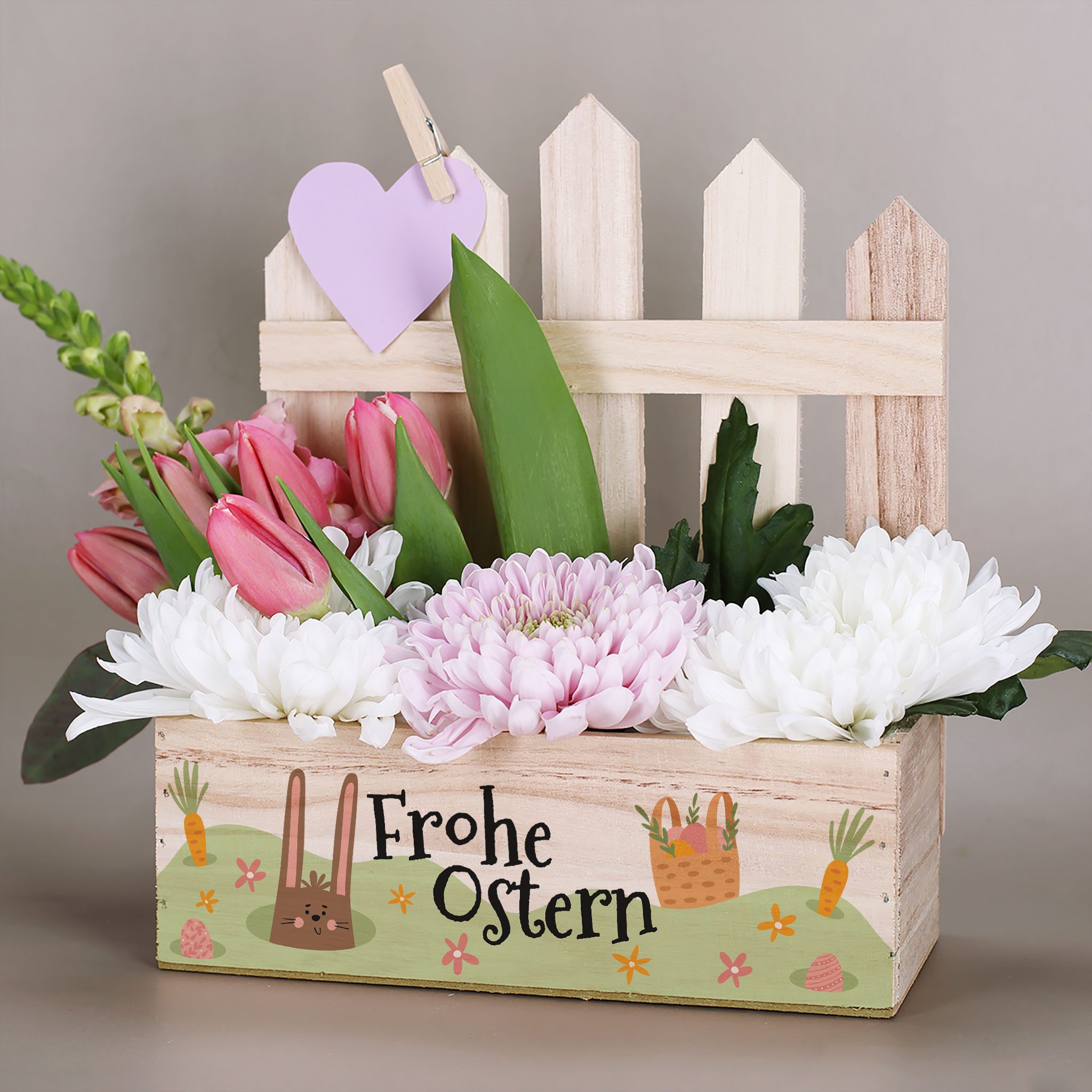 Herz & Heim Geschenkbox zu Ostern mit Zaun - Oster Pflanzkorb aus Holz als Osterkorb, mit Folie ausgekleidet