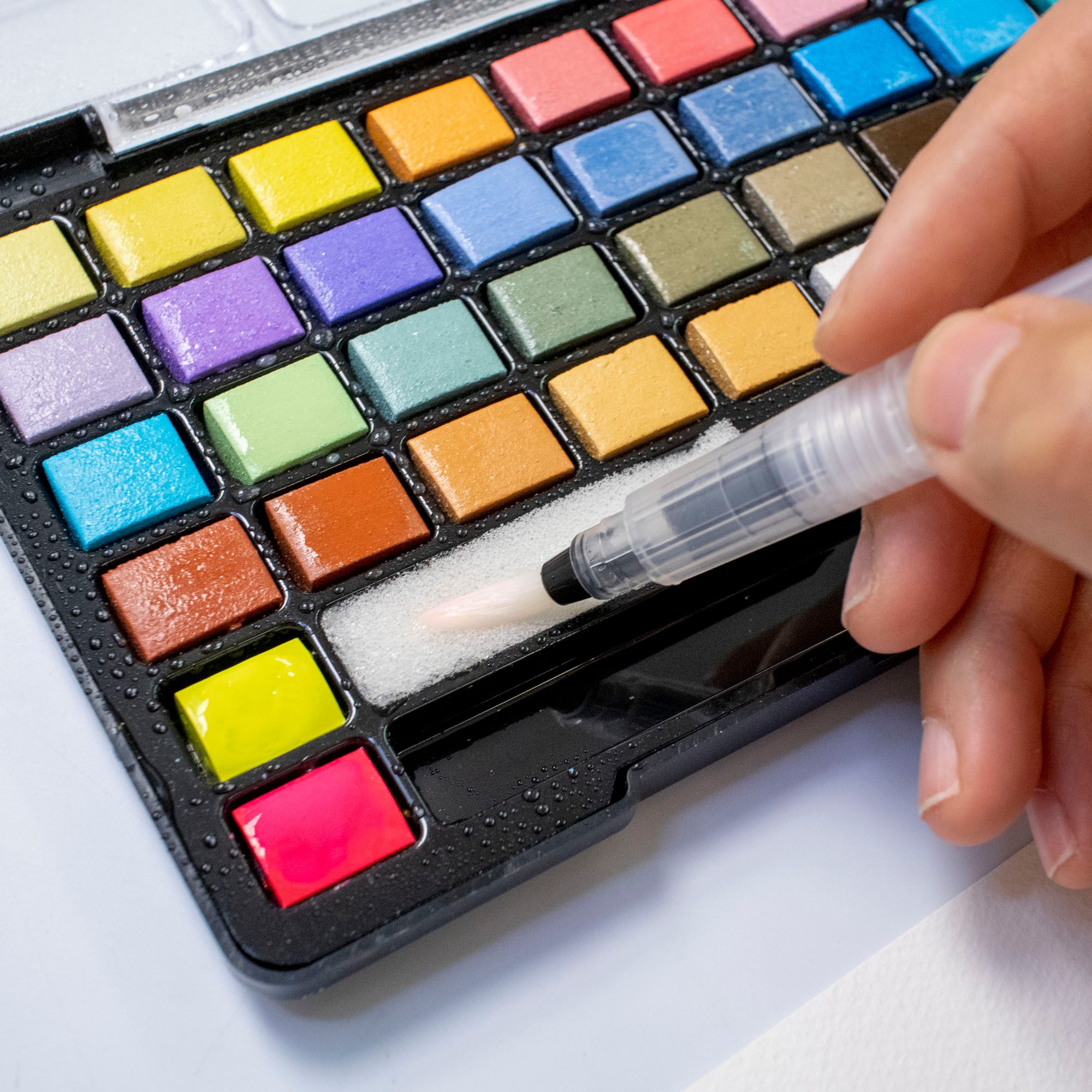 Artecho Aquarellfarbe Set– 40 Wasserfarben inkl. Perlglanz & Neon mit Wasserpinsel & Schwamm, Ideal für Anfänger & Hobbykünstler