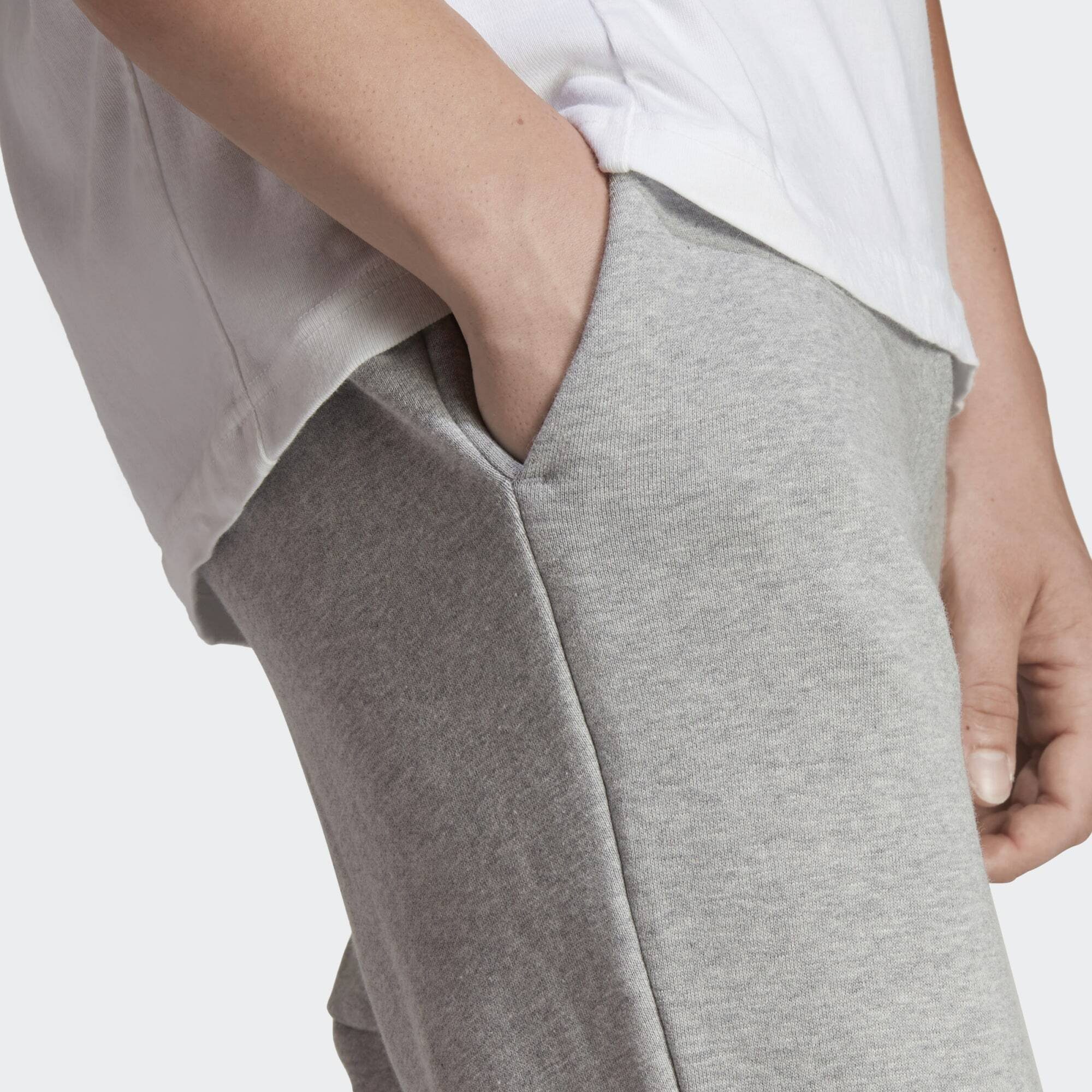 FRENCH Jogginghose TAPERED Medium Grey TERRY Sportswear HOSE LOGO CUFF ESSENTIALS Heather adidas
