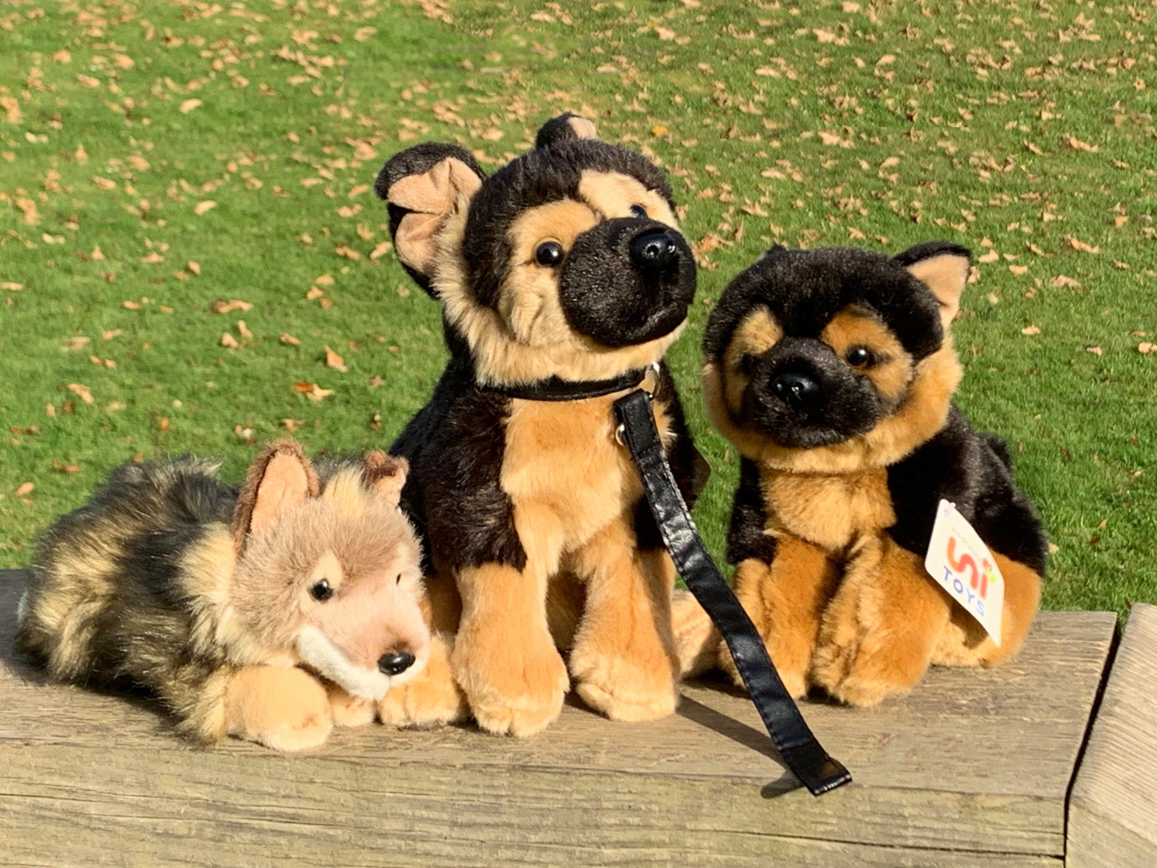 Uni-Toys Kuscheltier Wolf Junges, liegend - 24 cm (Länge) - Plüsch-Wolf - Plüschtier