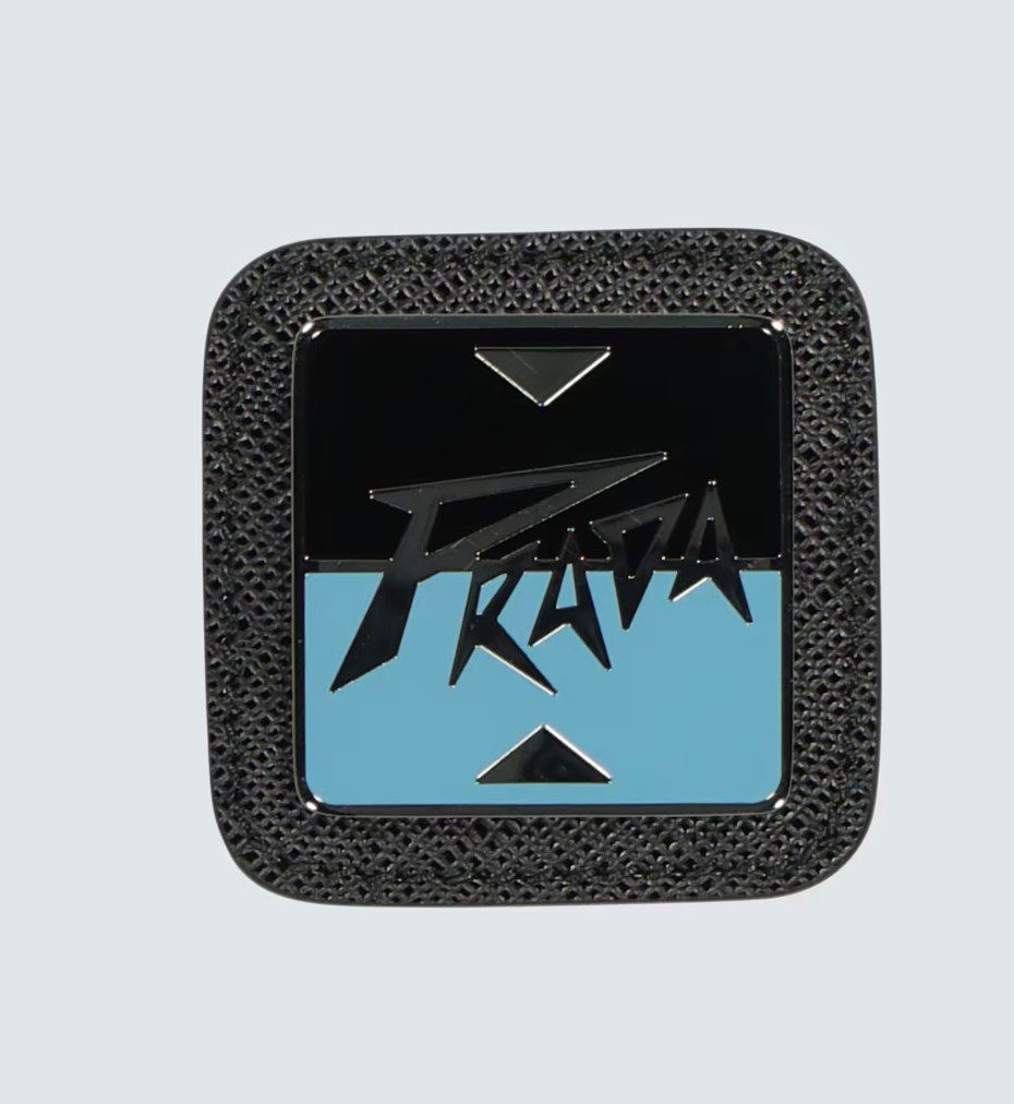 PRADA Anstecknadel Logo Brosche Pin Patch günstig online kaufen