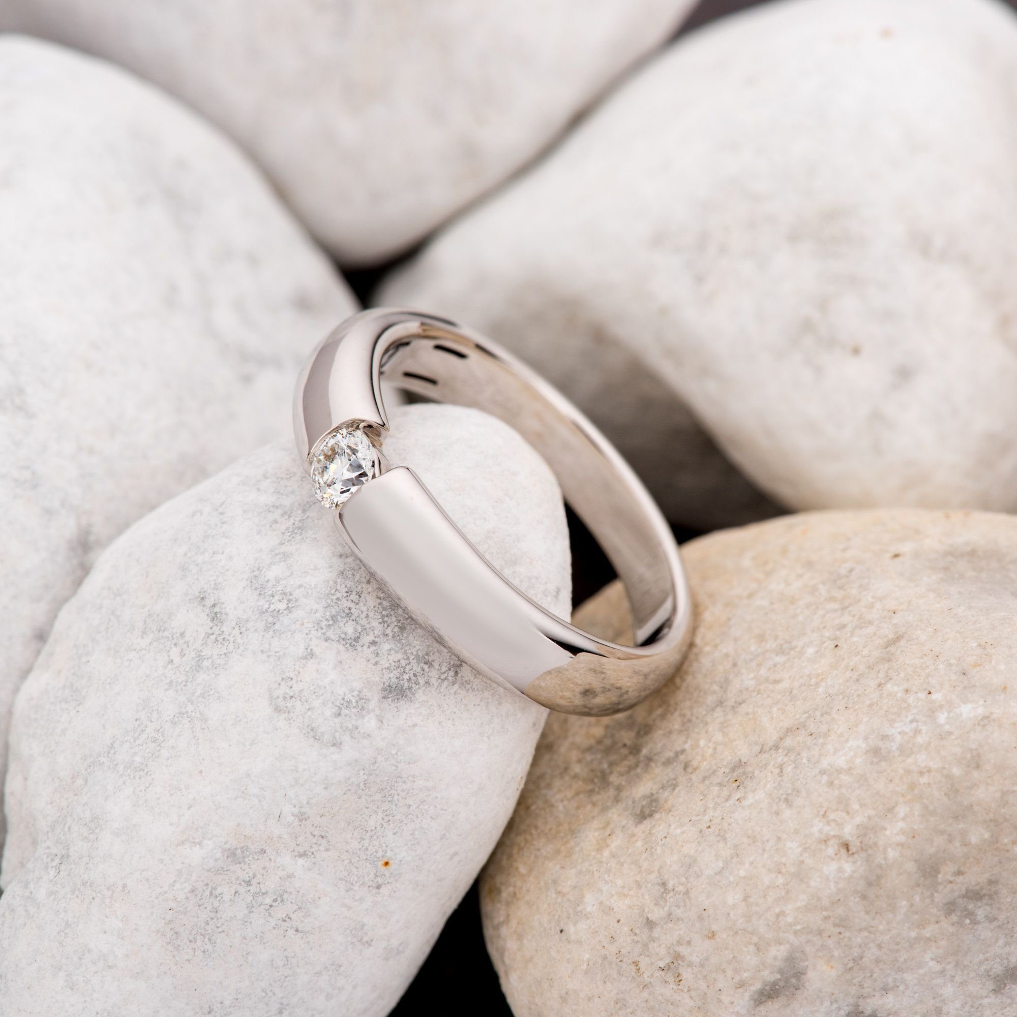 Orolino Fingerring Gold 585 mit natürlichem Brillant 0,25 ct.