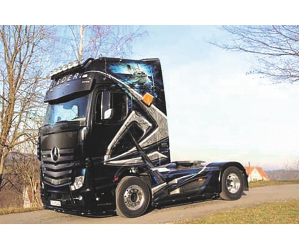 Italeri Modellbausatz Italeri 1:24 M-B Actros MP4 Show GigaSpace