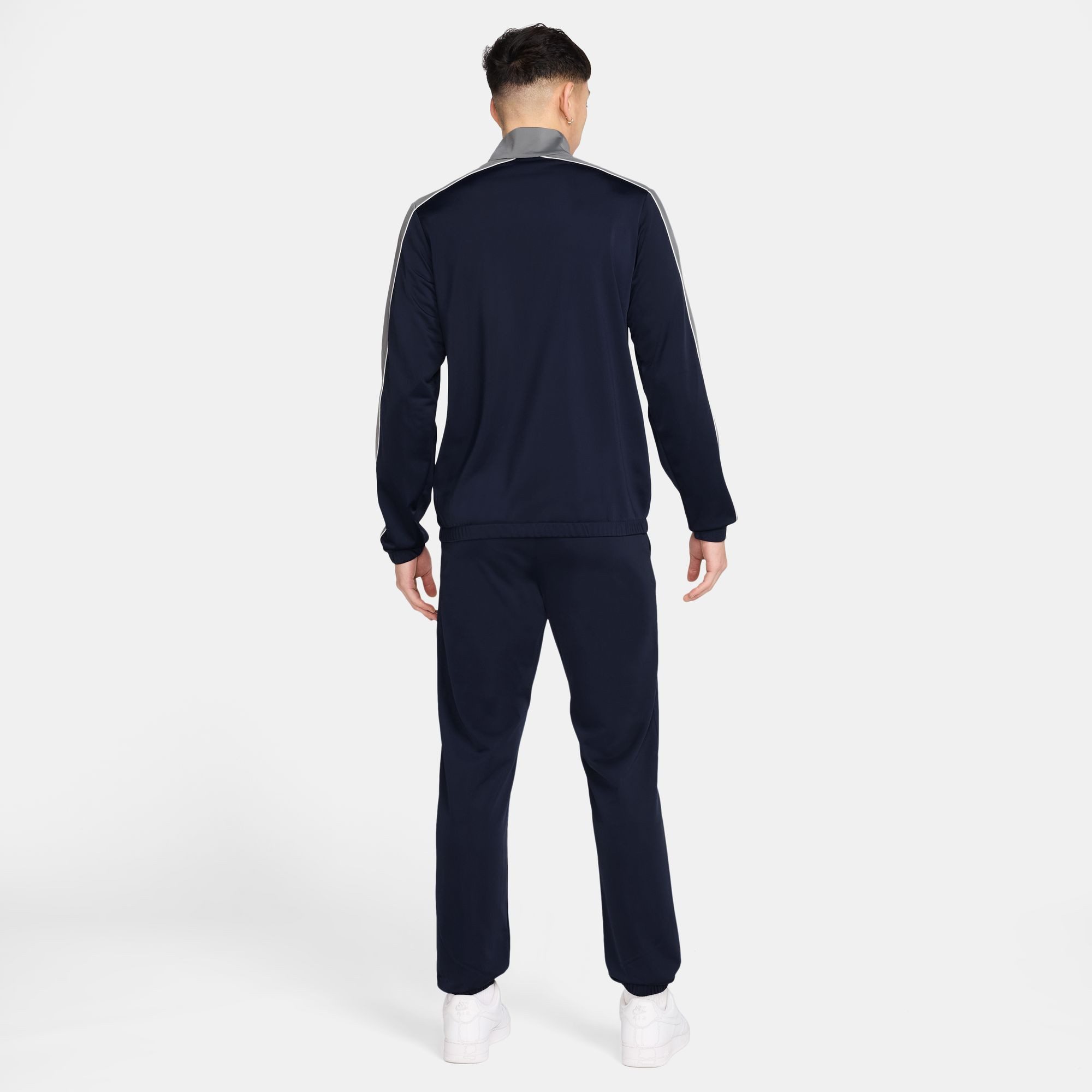 Nike Sportswear Trainingsanzug Nike Sportswear Club Men's Poly-Knit Tracksuit, mit leichtem Material, in Poly-Knit-Ausführung, aus Polyester