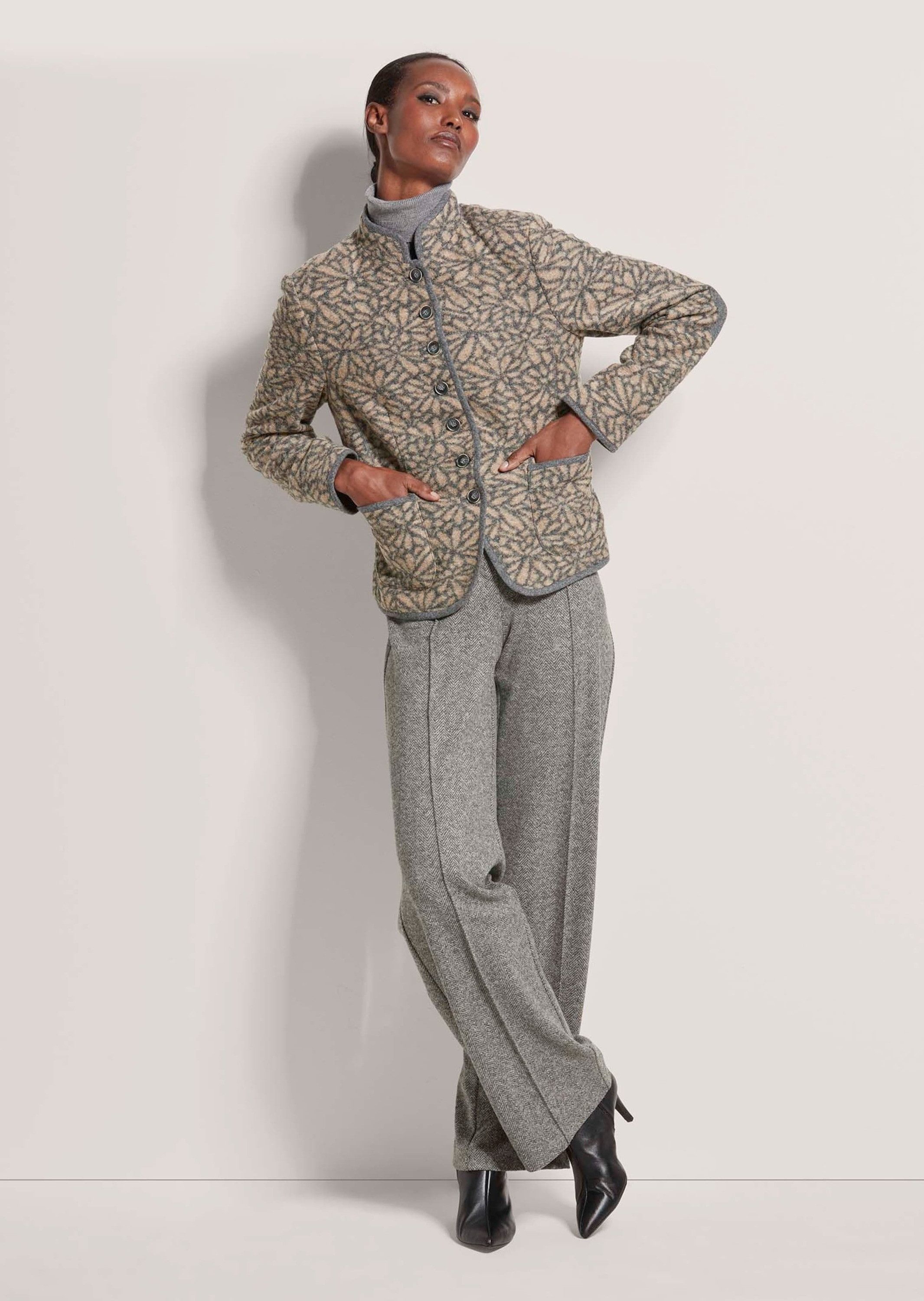 MADELEINE Kurzblazer Verkürzter Wollblazer mit Stehkragen, Taschen Sportive günstig online kaufen