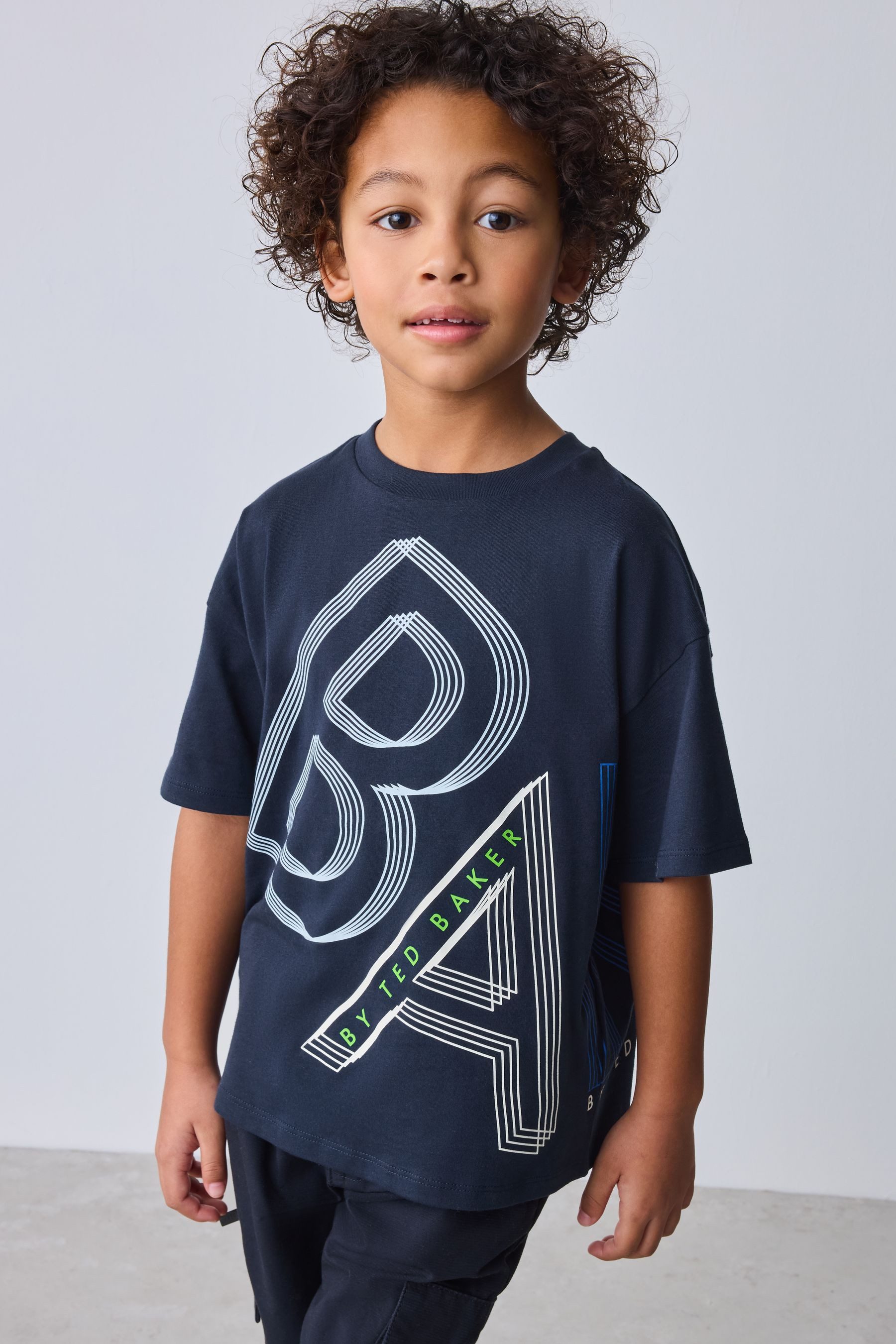Baker by Ted Baker T-Shirt Baker by Ted Baker T-Shirt mit Buchstabengrafik (1-tlg)