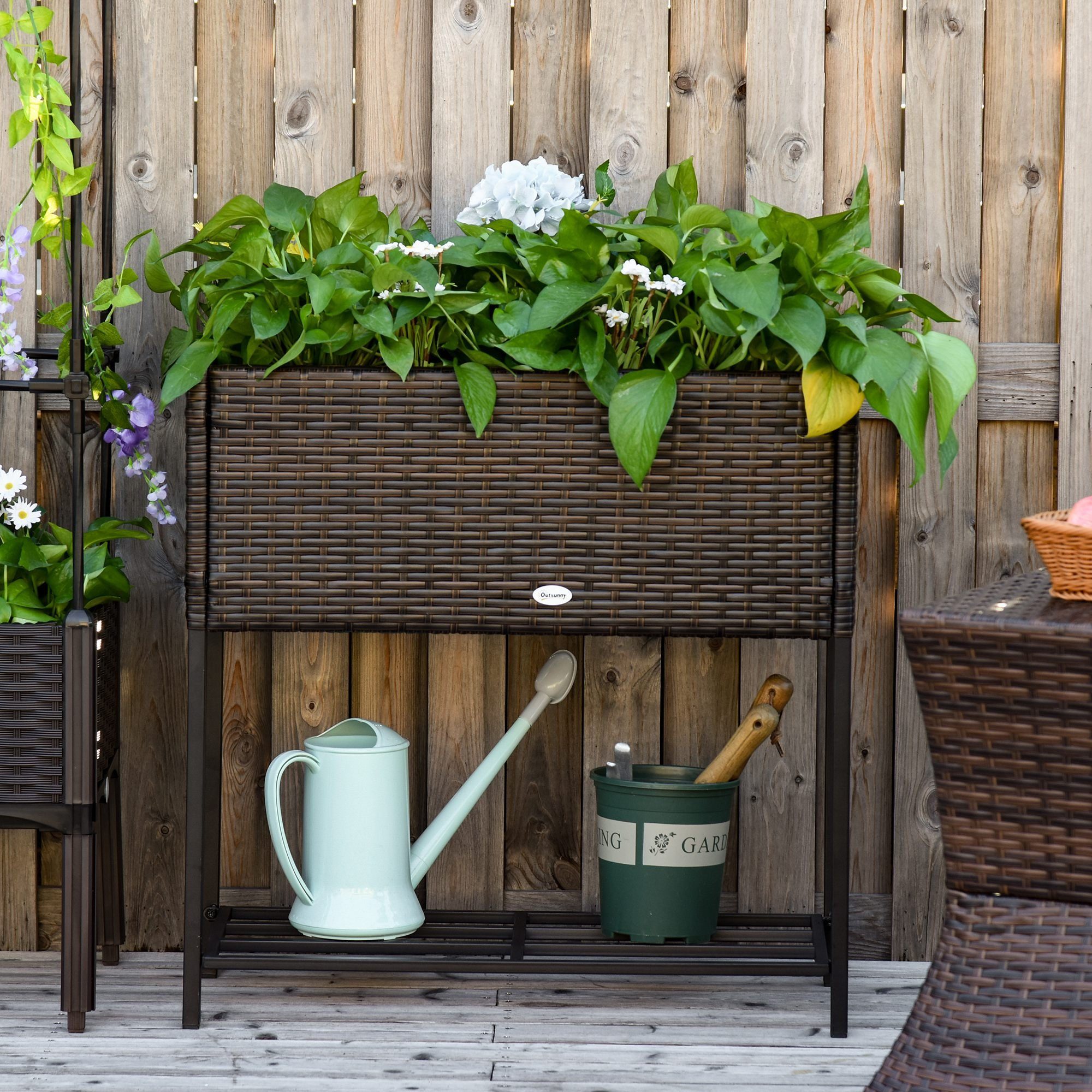 Outsunny Blumenkasten Blumenkasten mit Füßen (Blumentopf, 1 St., Hochbeet), PE Rattan, Metall, Braun