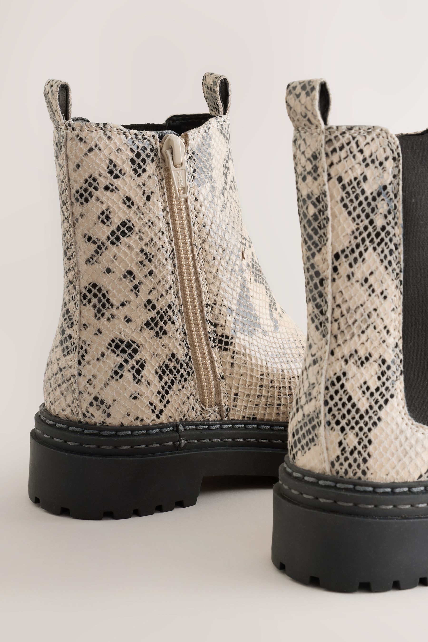 Next Klobige Chelsea-Stiefeletten aus Leder Chelseaboots (1-tlg)