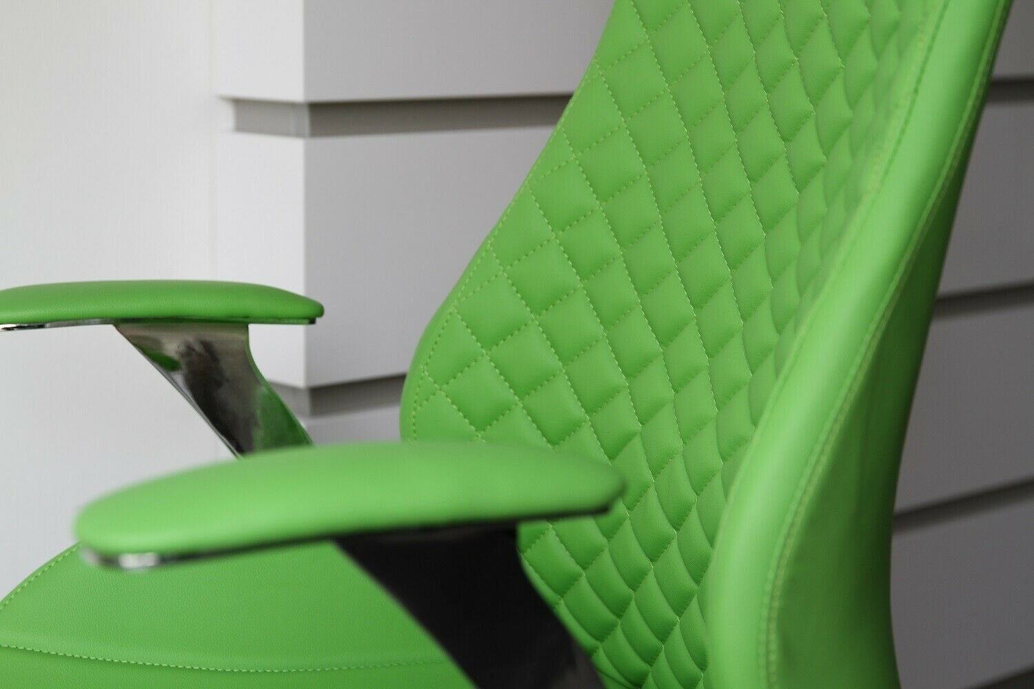 Lüllmann Steelboxx Drehstuhl Bürodrehstuhl Designer ergonomisch Fußkreuz Durchmesser, aus Aluminium, "GT" Fußkreuz Spezial Grün Chefsessel geformt XXL mit Racer Drehstuhl Car - Schalensitz Seat 70cm (1)