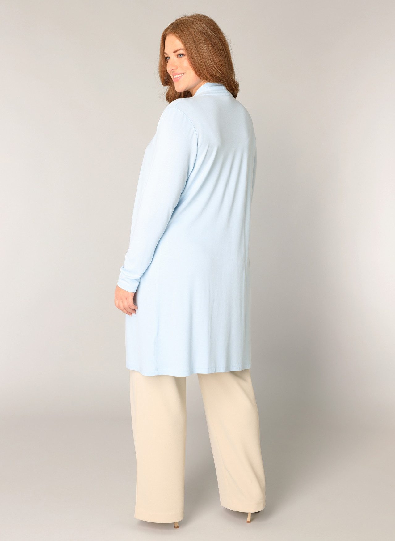 Base Level Curvy Longstrickjacke Figurumspielende, weiche Strickqualität