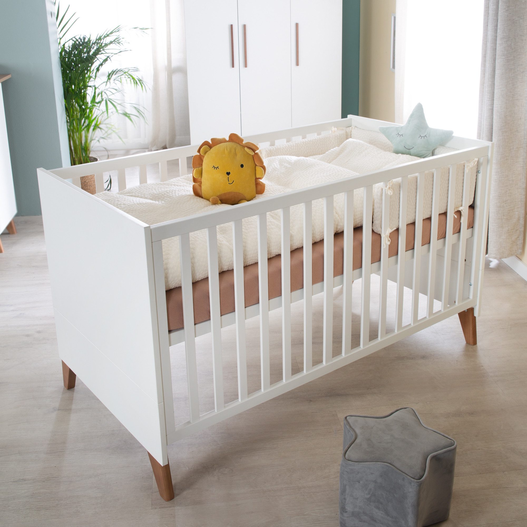 roba® Babybett Ole 70 x 140 cm aus Holz - Weiß lackiert - Füße aus Massivho günstig online kaufen