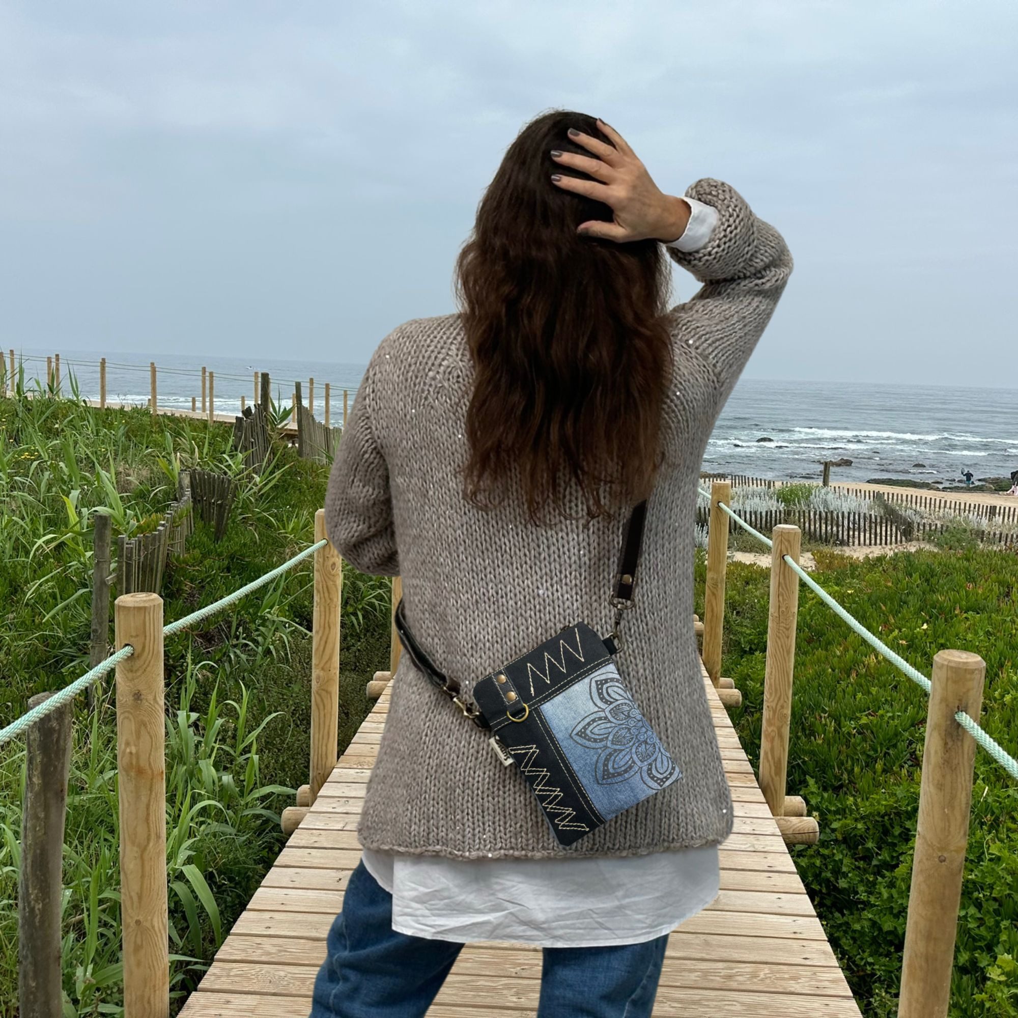 Sunsa Umhängetasche Upcycling Jeans Tasche kleine Umhängetasche Crossbody Bag Damentasche, Mandala Aufdruck