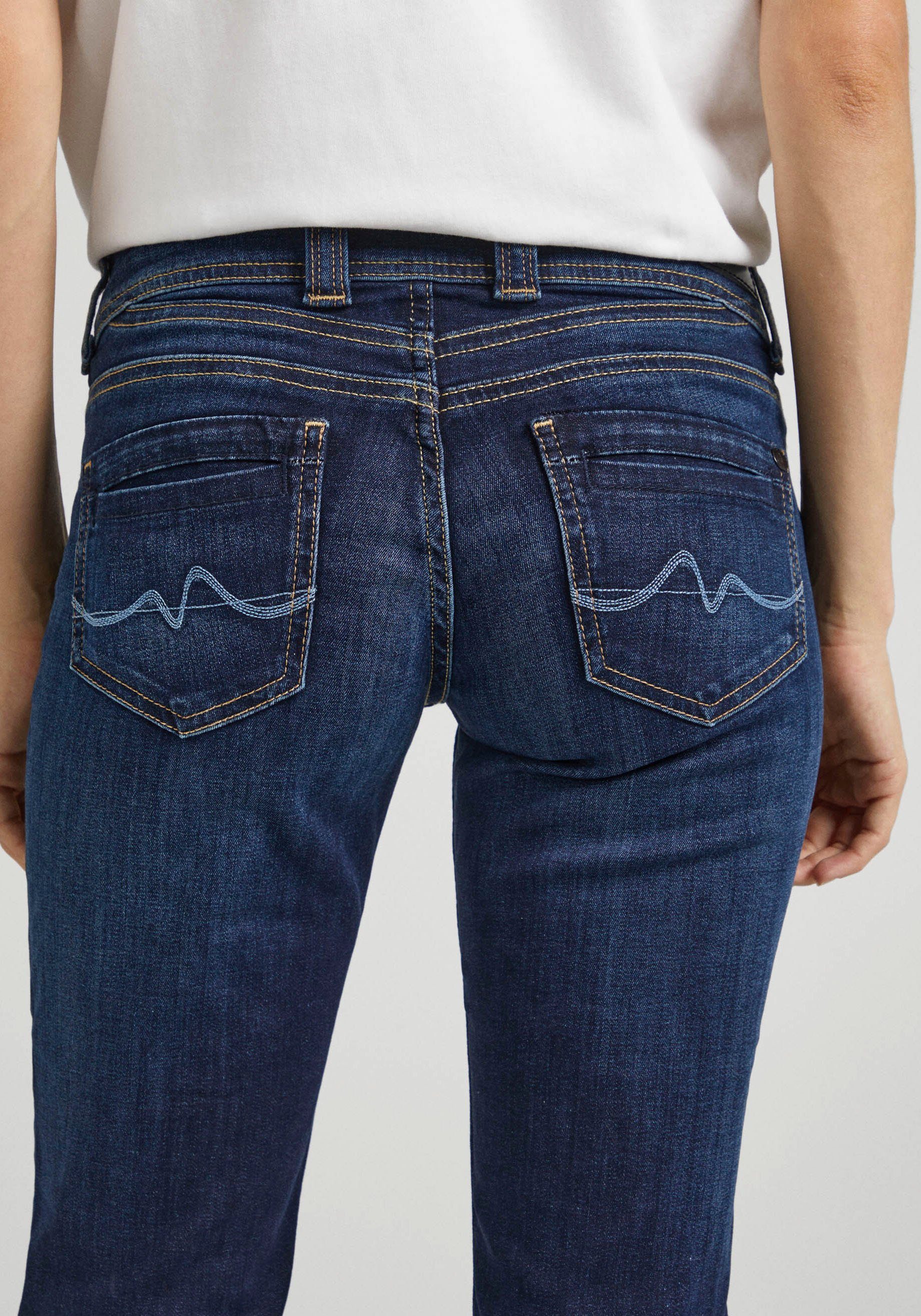 Pepe Jeans Straight-Jeans GEN in Baumwoll-Qualtät mit geradem Bein und Doppel-Knopf-Bund