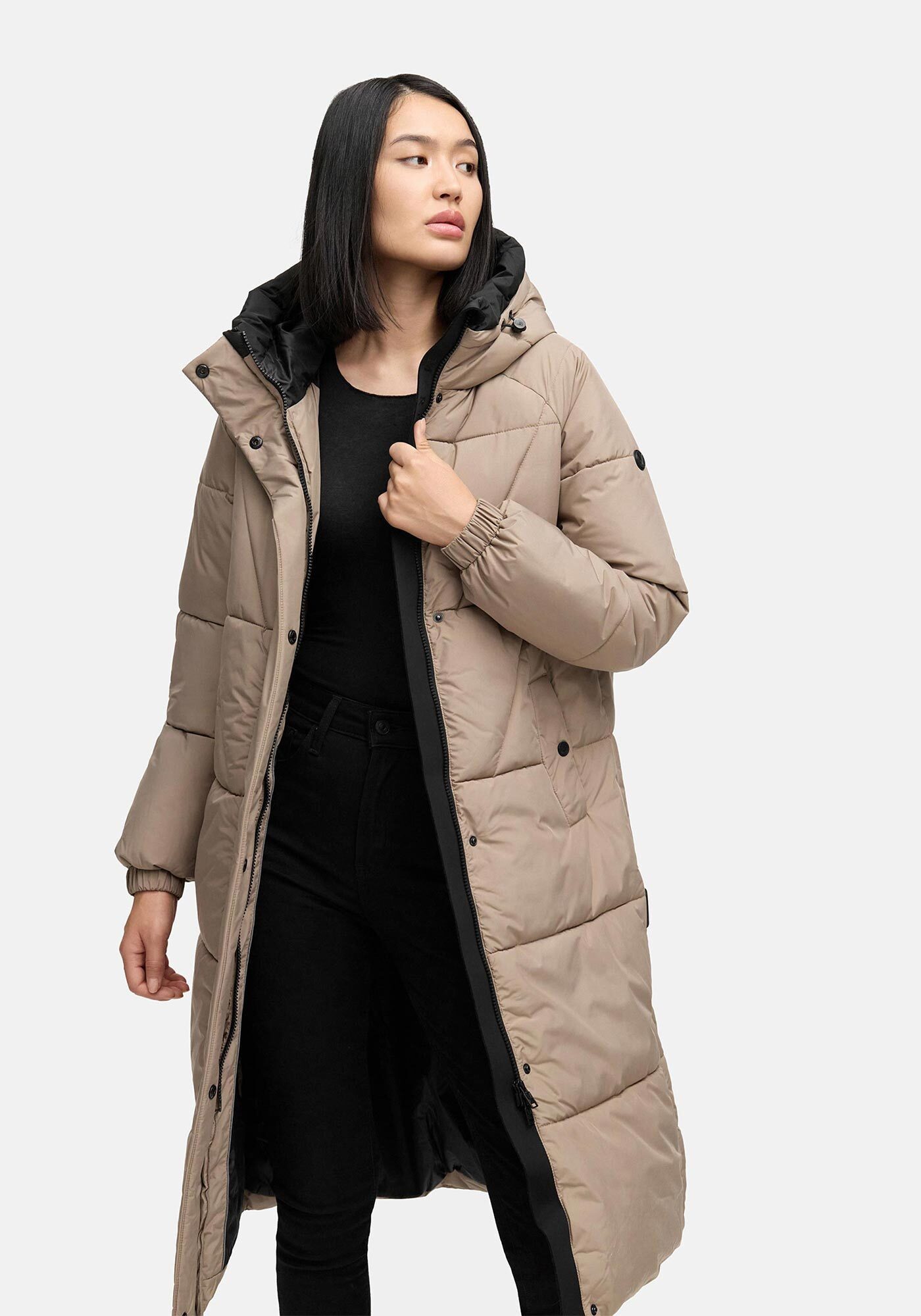 Marikoo Winterjacke Yaskaa mit praktischen Seitenschlitzen am unteren Saum