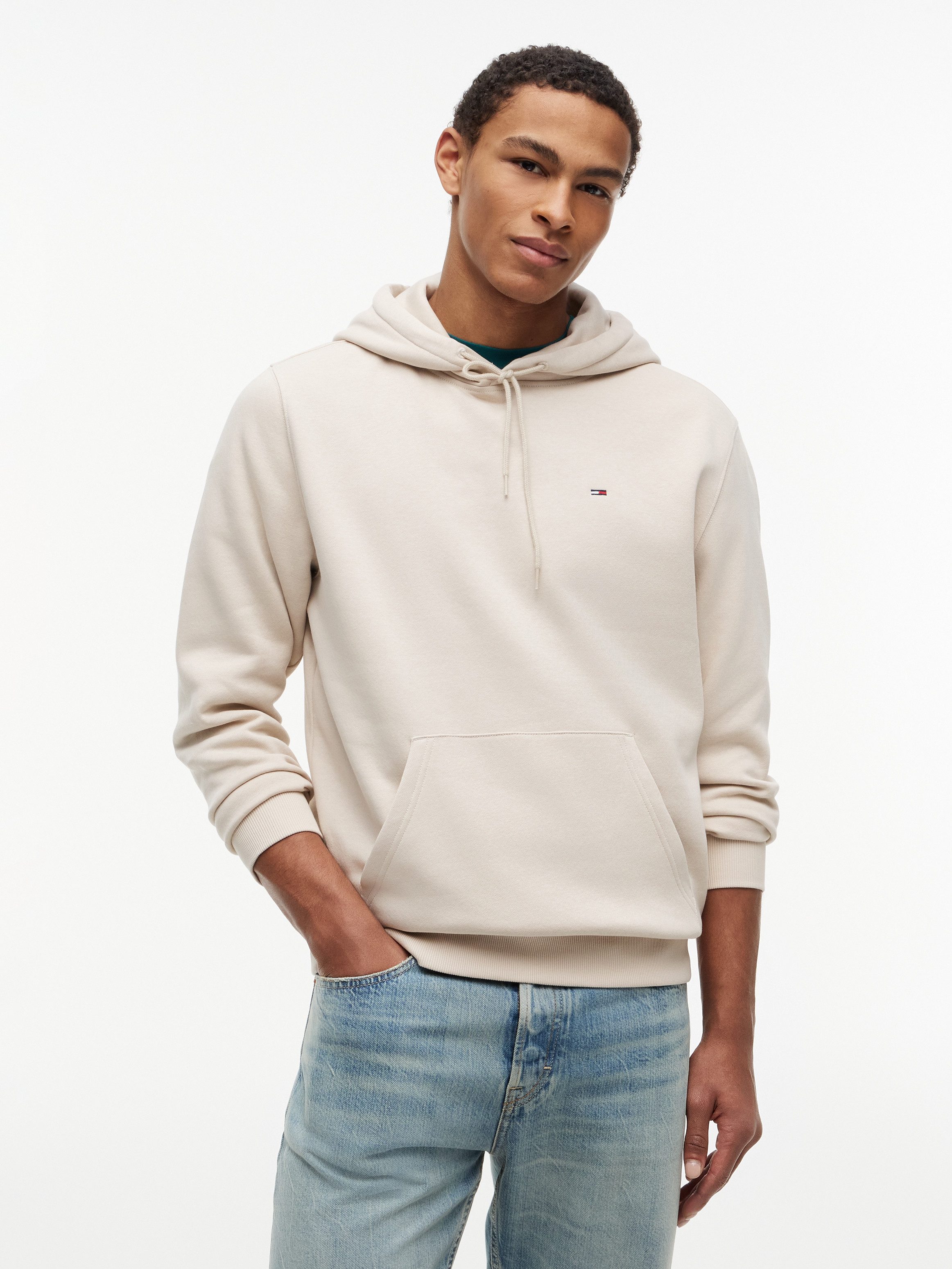 Tommy Jeans Hoodie TJM REGULAR FLAG mit bestickten Markenlogo auf Brusthöhe