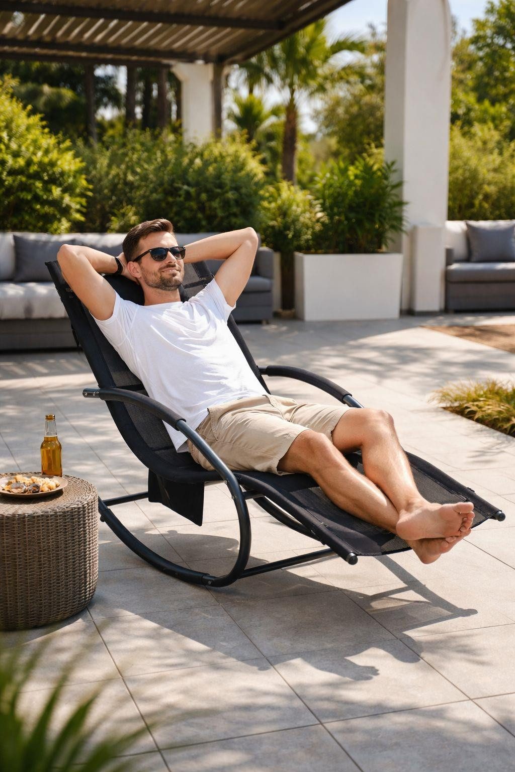 ESTEXO Gartenliege Schaukelliege Sonnenliege Liegestuhl Relaxliege Liege Swing Schwarz