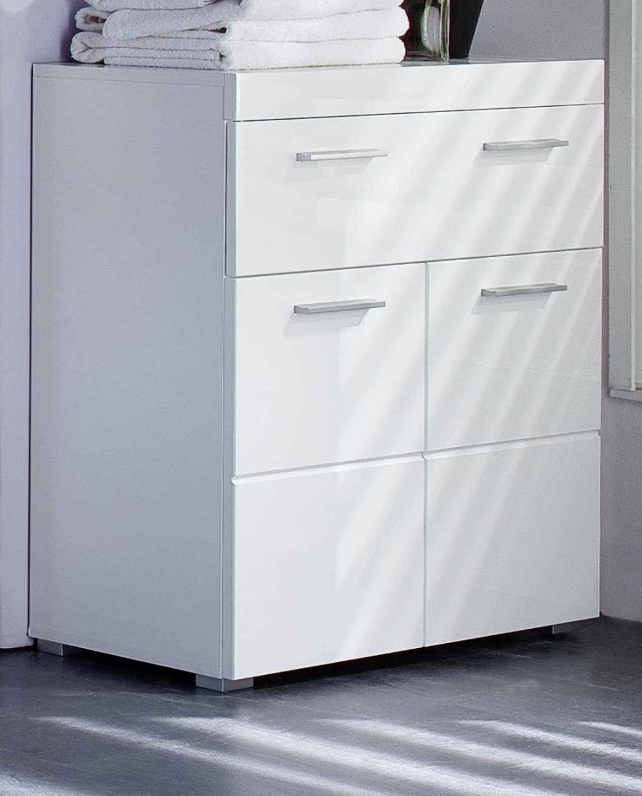 trendteam Badkommode Amanda (Bad Unterschrank in weiß, 2-türig, 73 x 79 cm), Hochglanz