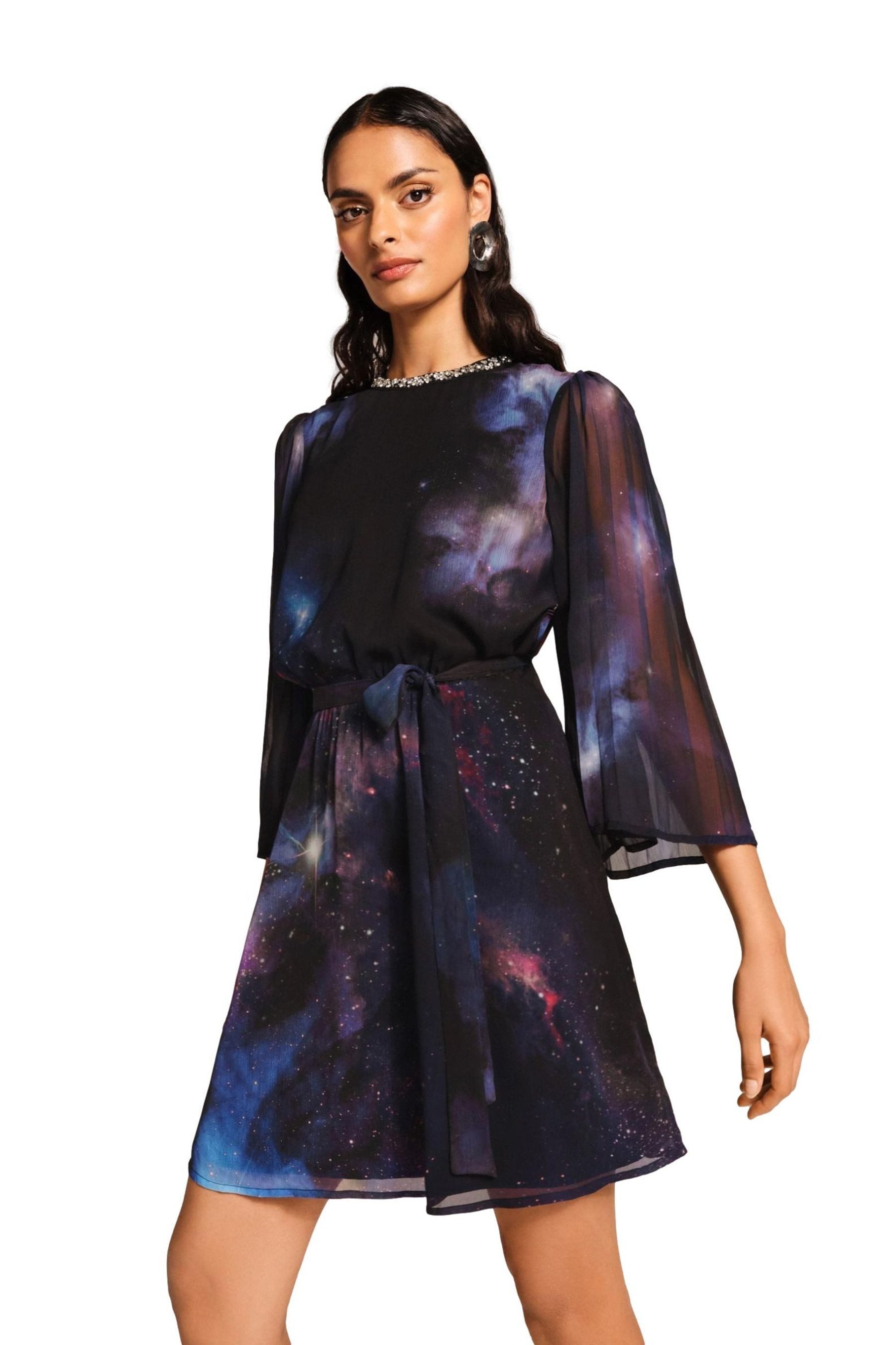 Love & Roses Minikleid Love & Roses Minikleid mit Verzierung, Petite (1-tlg günstig online kaufen