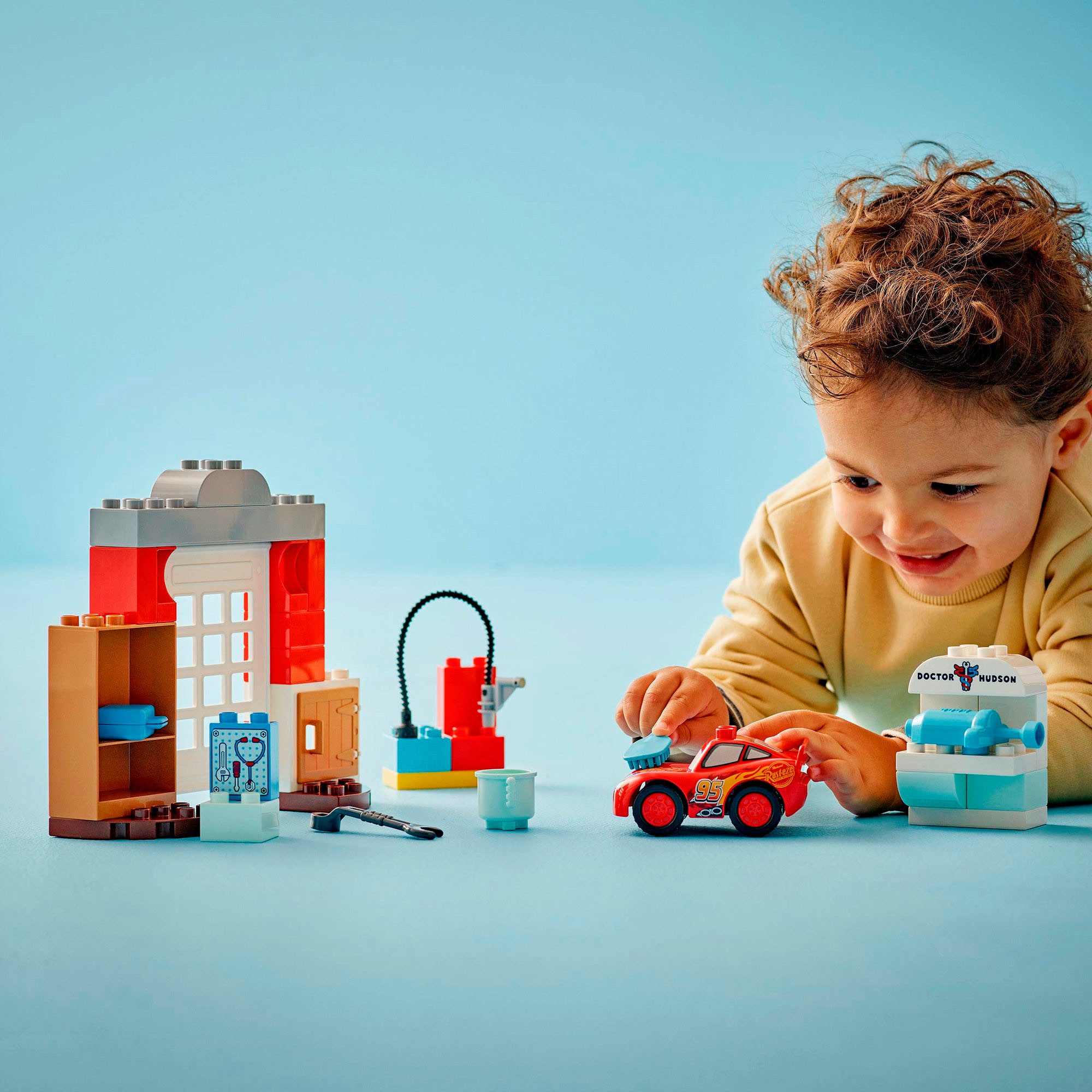 LEGO® McQueens Besuch in Docs Werkstatt günstig online kaufen