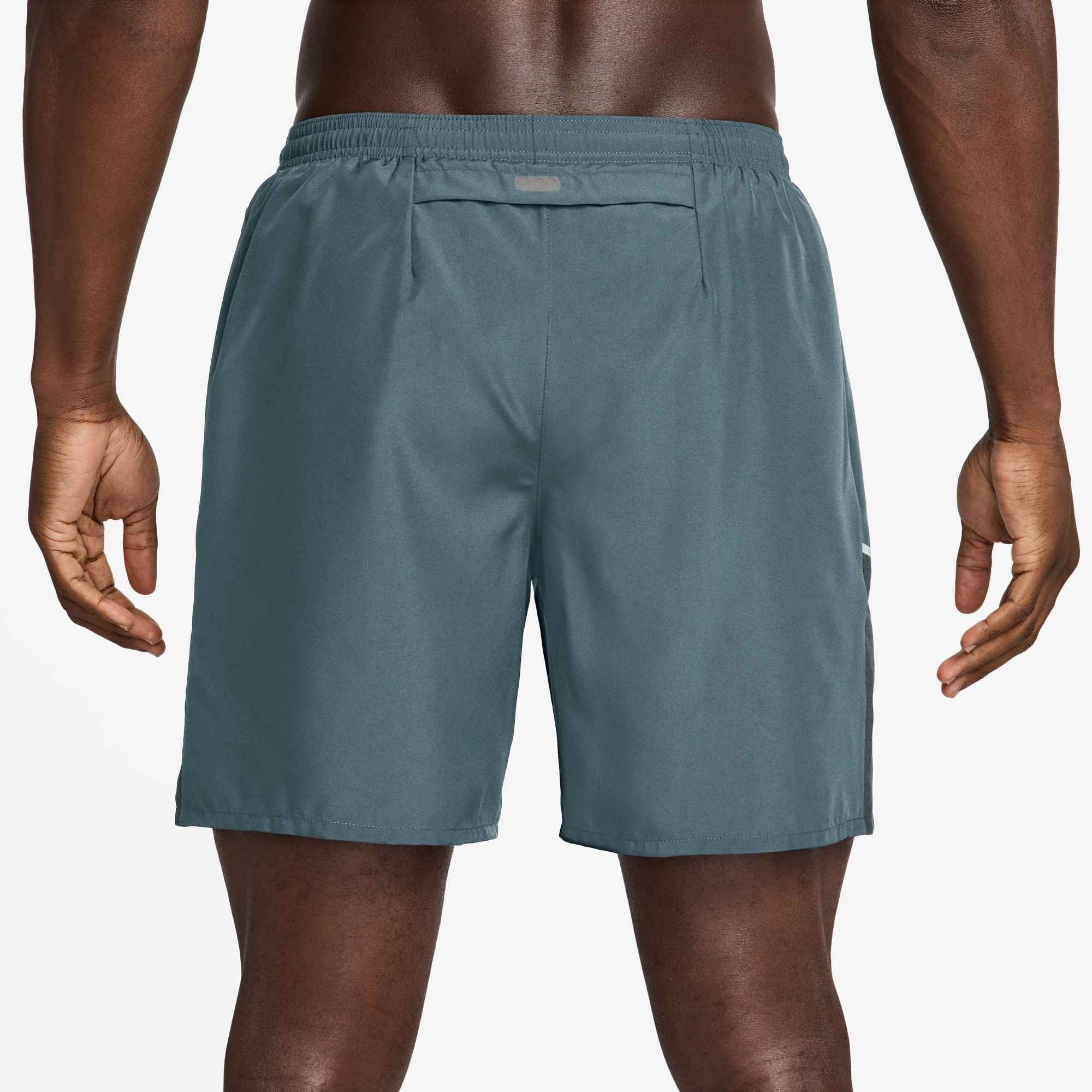 Nike Laufshorts M NK DF MILER 7IN 2IN1 SHORT für Laufen entwickelt, 2-in-1-Design, aus Polyester
