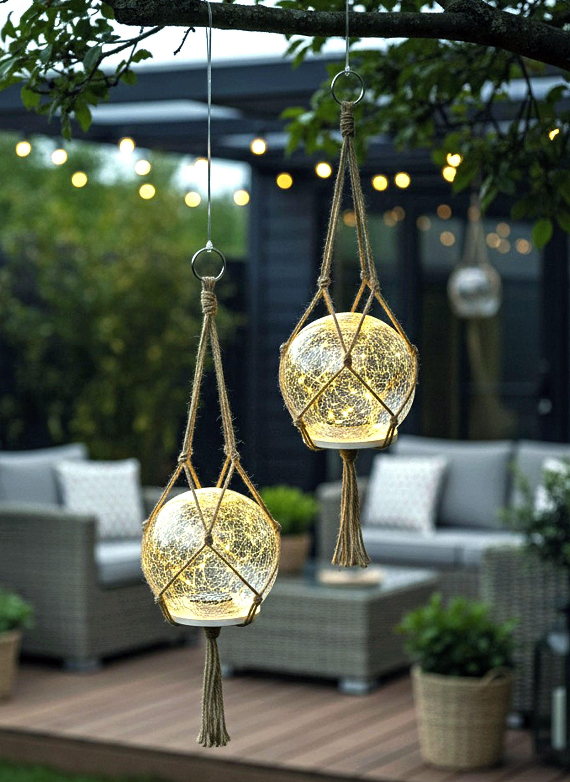 Arnusa LED Solarleuchte Solarlampe Garten als Hängelampe und Tischlampe Solar Kugel 2er Set, Dämmerungssensor, LED fest integriert, warmweiß, Boho-Stil mit hochwertigem Glas mit Jute Netz