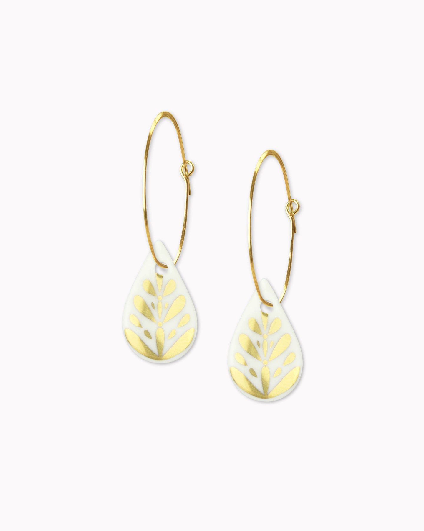 lille mus Paar Creolen Creolen mit Porzellan-Anhänger 'Tropfen Blume' Gold