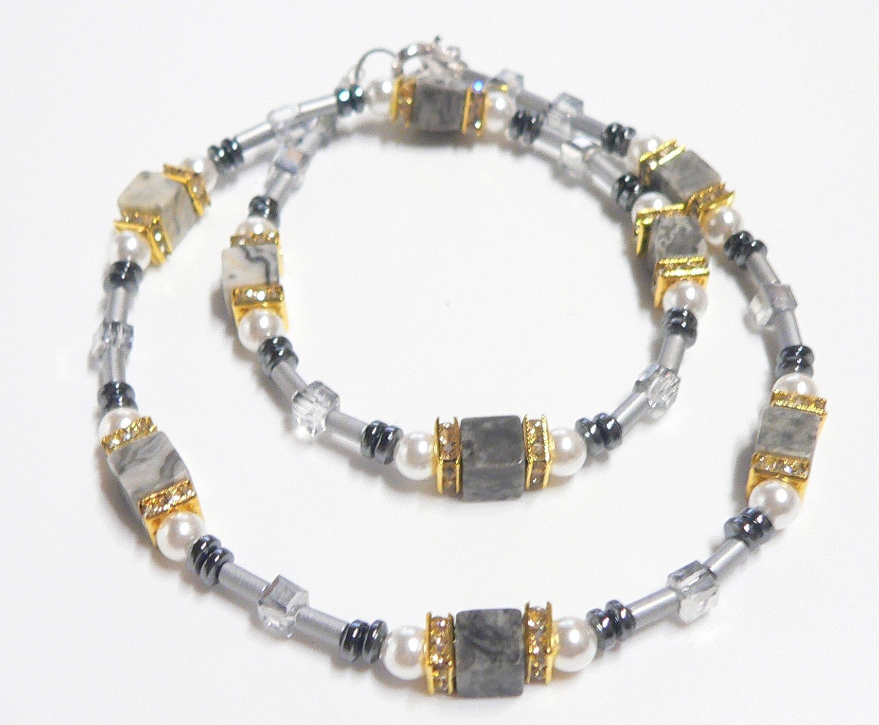 traumschmuck Collier 680. Collier Edelstein Labradorit Würfel grau Muschelperle Strass (Geschenk, Muttertag, Weihnachten, Geburtstag, Valentinstag, 1-tlg., inkl. Schmuckbox), Made in Germany