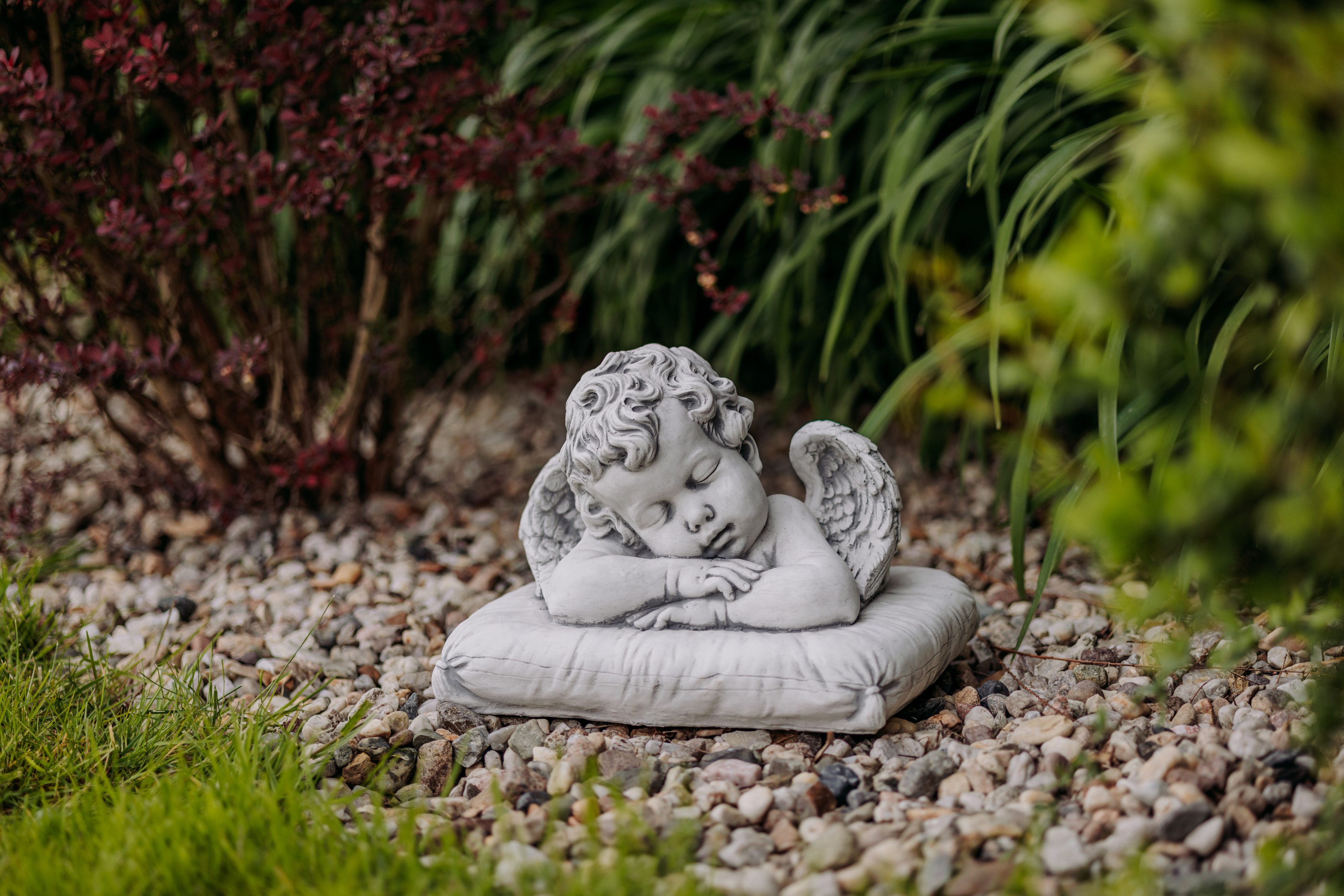 gartendekoparadies.de Gartenfigur Schlafender Engel Grabengel, Steinfigur, H. 24 cm, 20 kg, Frostsicher