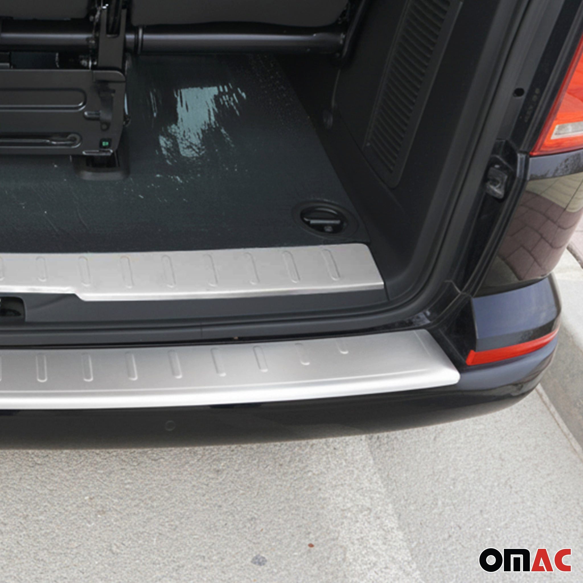 OMAC Zierleisten-Aufkleber Ladekantenschutz & Stoßstange für VW T6 T6.1 alle 2015-2024 Chrom, (2tlg), Langlebig,Einfache Reinigung,Einfache Installation,Rostbeständig