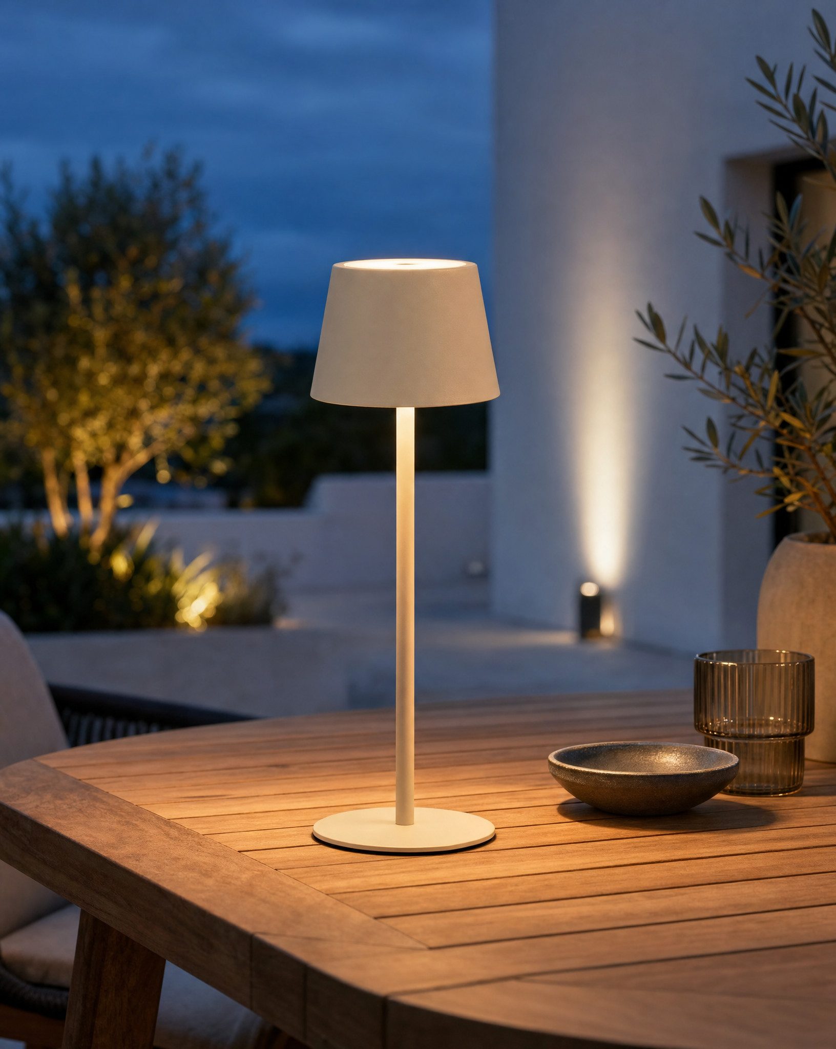 Northpoint LED Tischleuchte LED Akku Tischlampe Flaschenleuchte 3in1 45cm warmweiß