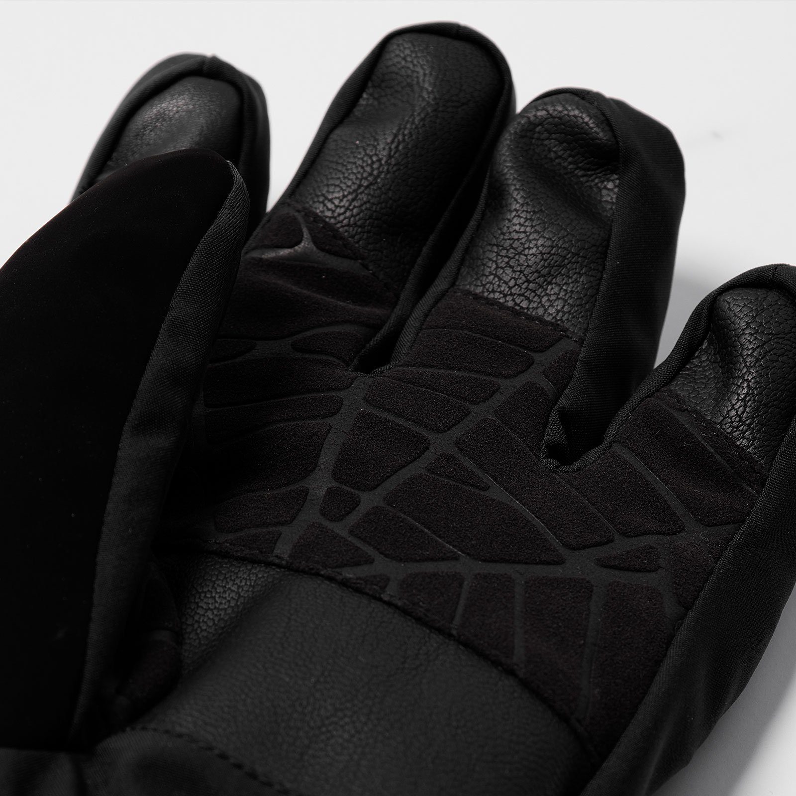 BLK Skihandschuhe Reißverschlusstasche mit dem auf Overweb GTX black Handrücken Spyder Gloves