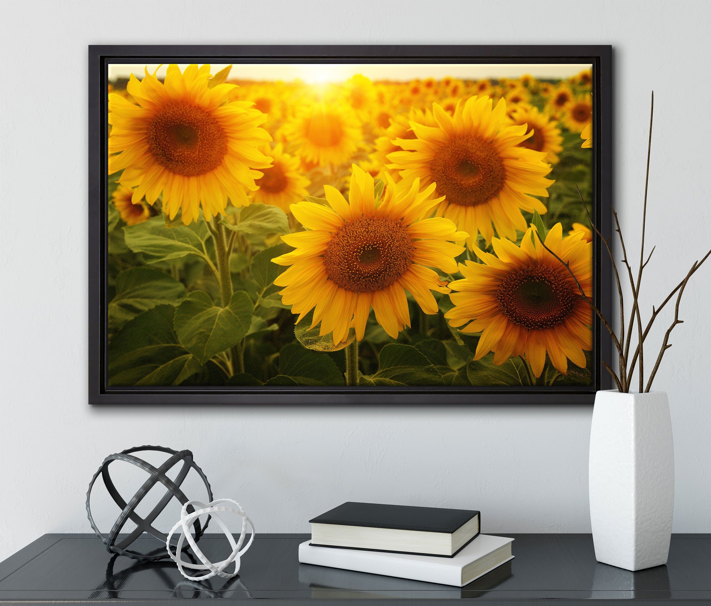Pixxprint Leinwandbild auf dem inkl. St), Feld, einem (1 Sonnenblumen gefasst, fertig Wanddekoration in bespannt, Leinwandbild Zackenaufhänger Schattenfugen-Bilderrahmen
