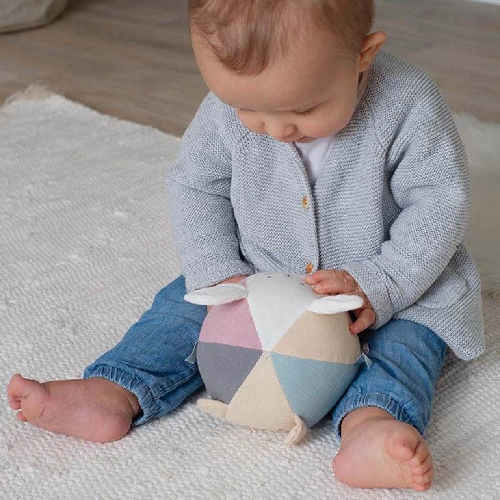JaBaDaBaDo Rasselball Baby Entdeckerball 14cm, mit kleinen Stofffähnchen und Stoffohren zum Ertasten