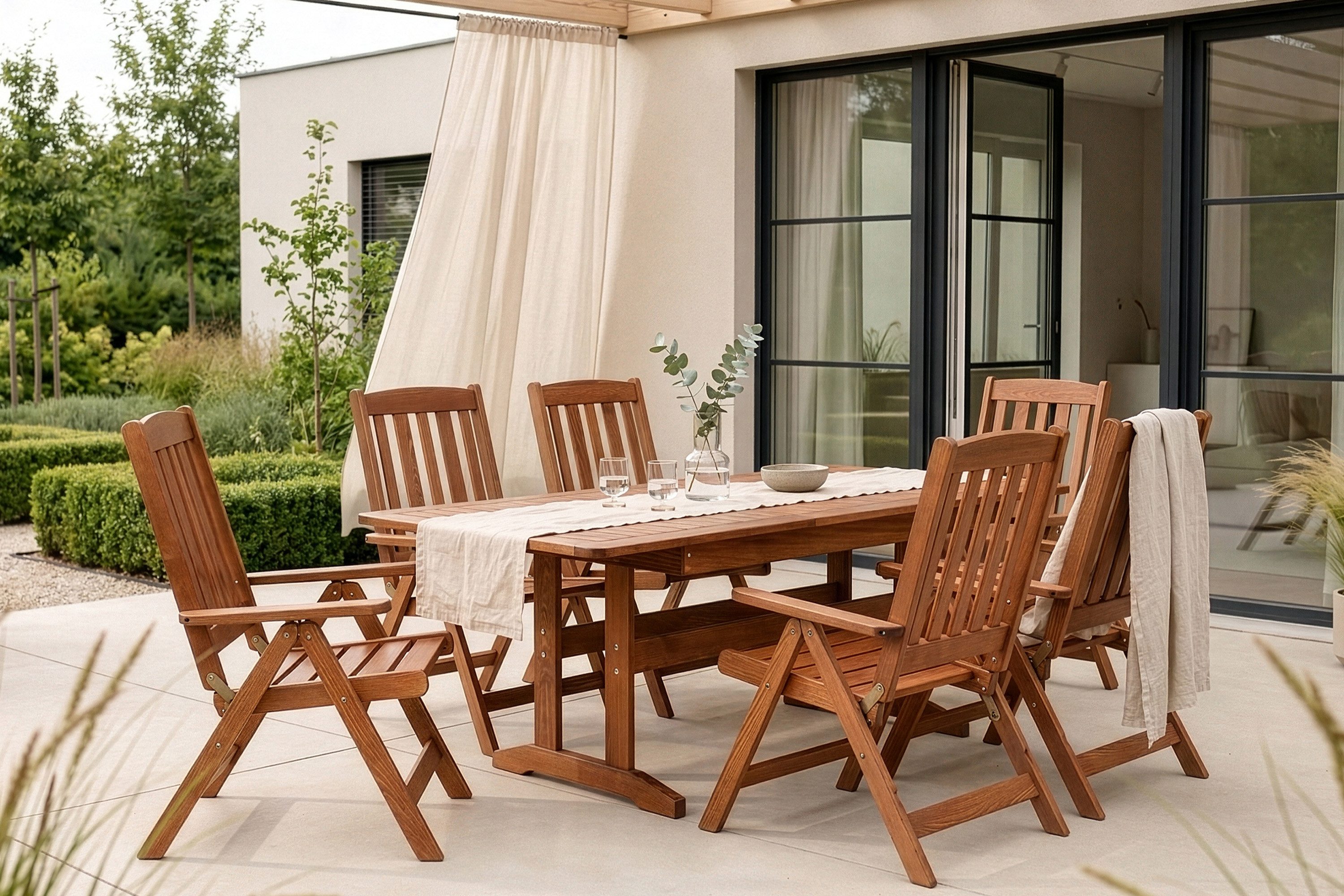KONSIMO® Garten-Essgruppe ALCES Gartenmöbel-Set aus Massivholz, (6x Stuhl mit Stuhlauflagen, 1x Tisch), Ausziehbarer Tisch, Kiefernholz, handgefertigt, hergestellt in der EU