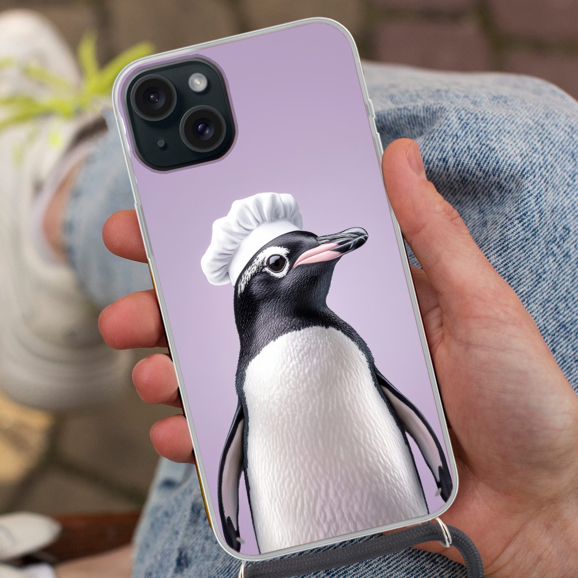 MuchoWow Handyhülle für Apple iPhone 15 Plus Pinguin - Kochmütze - Süß - Lila, Tragbare Handyhüllen mit Kette zum umhängen, Handykette Handyband