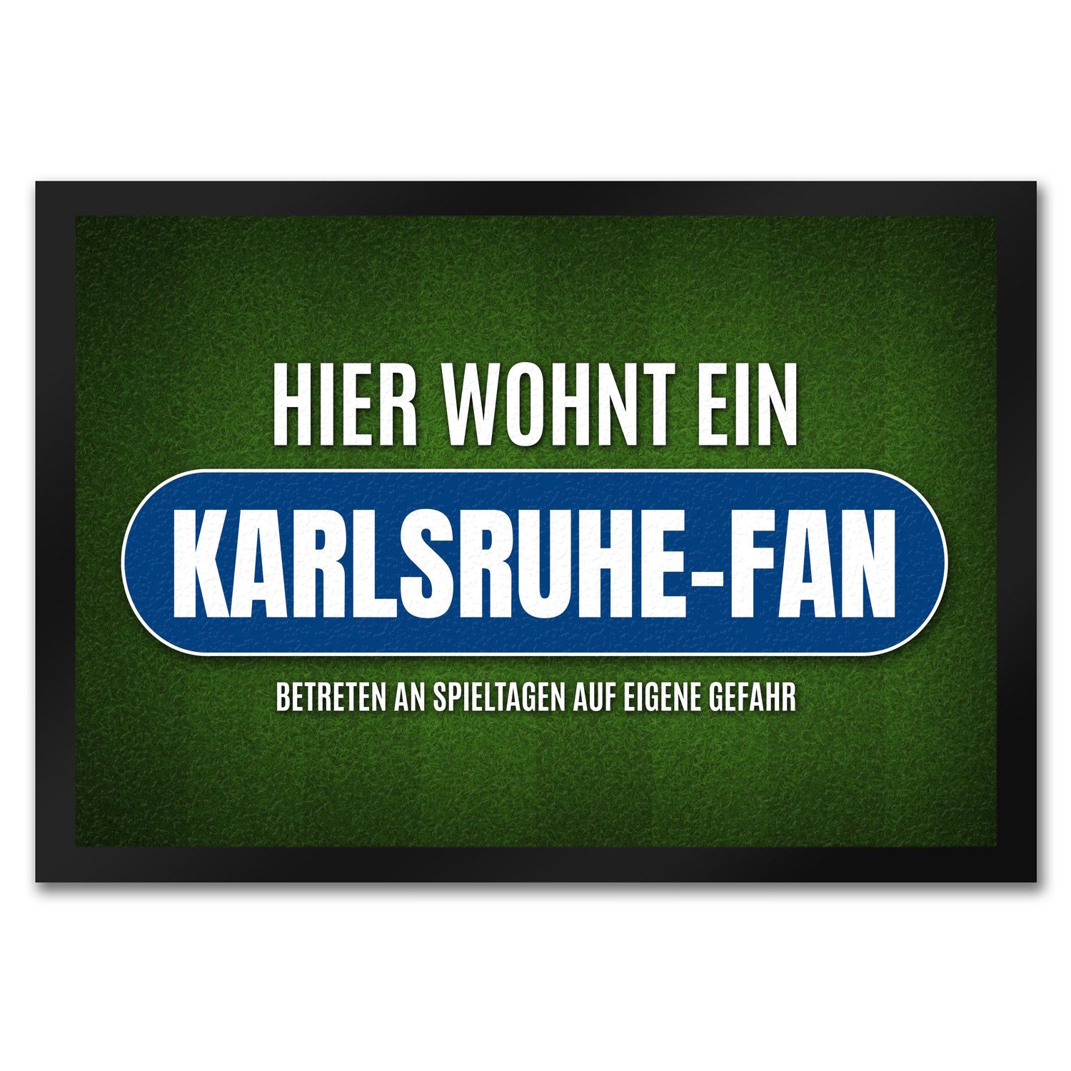 Fußmatte Hier wohnt ein Karlsruhe Fan Fußmatte mit Rasen Motiv Fußball Stadion
