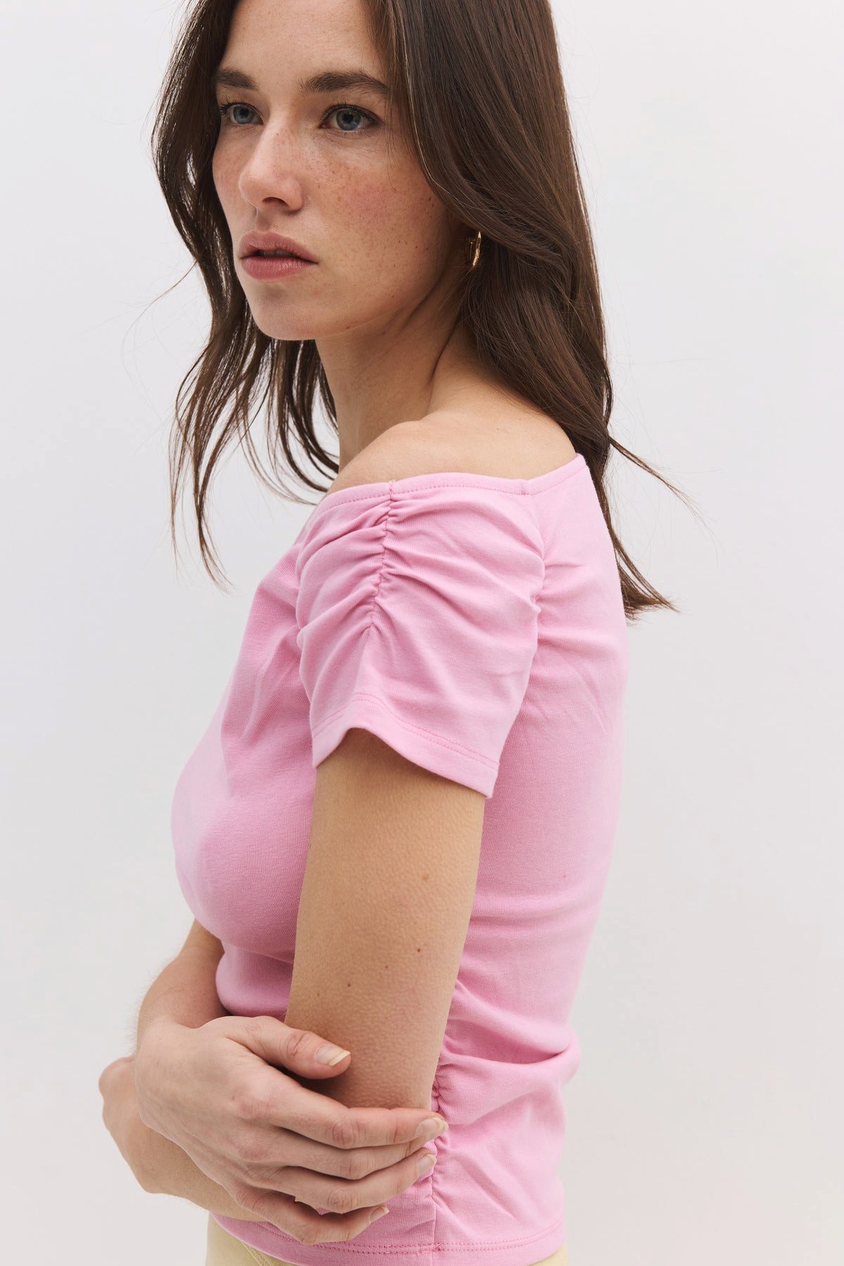 No Matter What Blusentop T-Shirt mit asymmetrischem Kragen und Raffungen