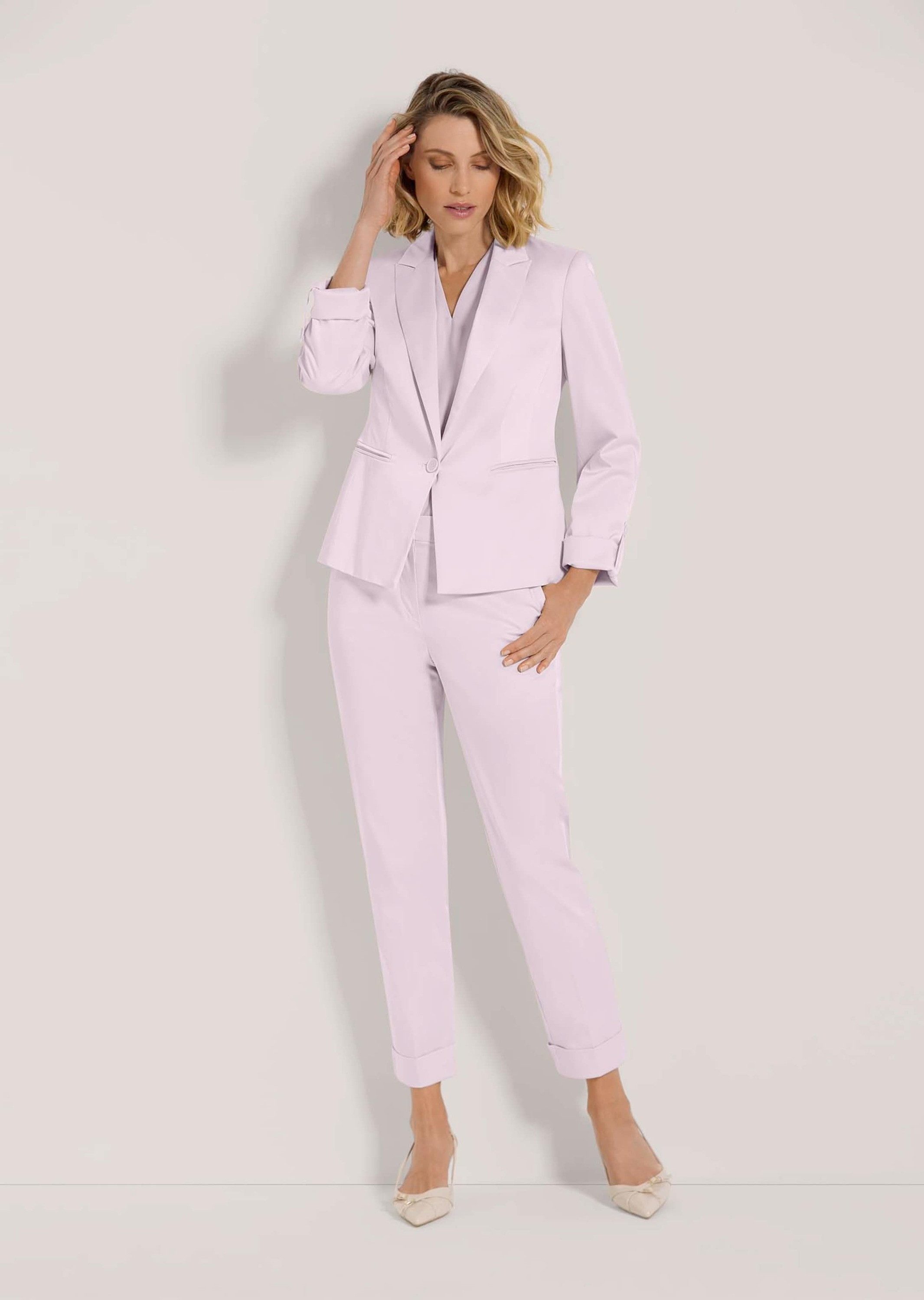 MADELEINE Kurzblazer Eleganter Einreiher mit Reverskragen Taillierter Schnitt mit Leistentaschen, glänzendes Finish
