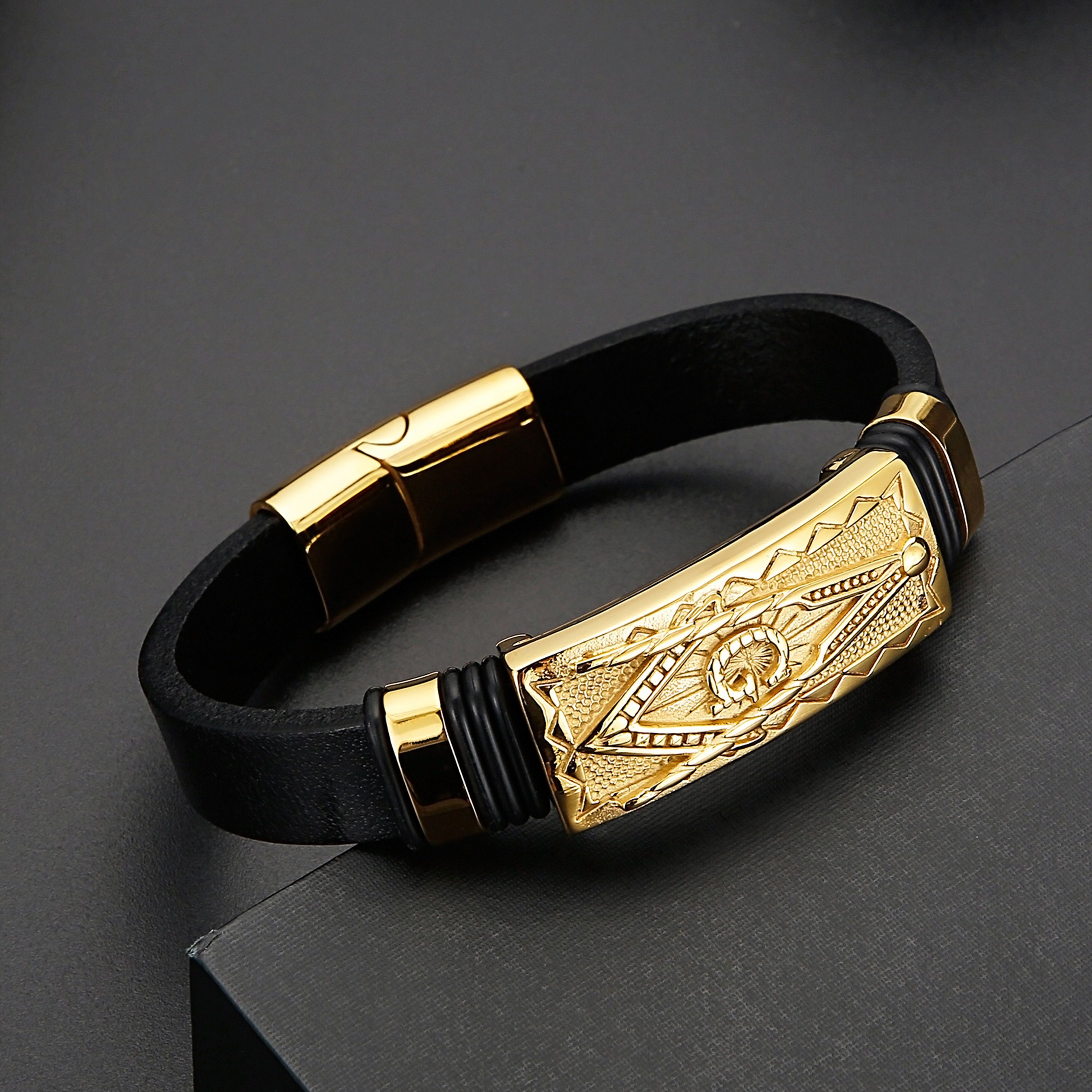 UNIQAL.de Lederarmband Masonic Freimaurer Herren "TOTEM" Handgefertigt) Edelstahl/Leder (Edelstahl, Gold Style, Lederarmband Echtleder, Casual