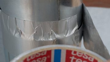 tesa Klebeband Aluklebeband Aluminium Tape - extra starkes Alu-Tape - 10 m : 50 mm (Packung, 1-St) ideal zum Reparieren & Abdichten - hitzebeständig - silber matt
