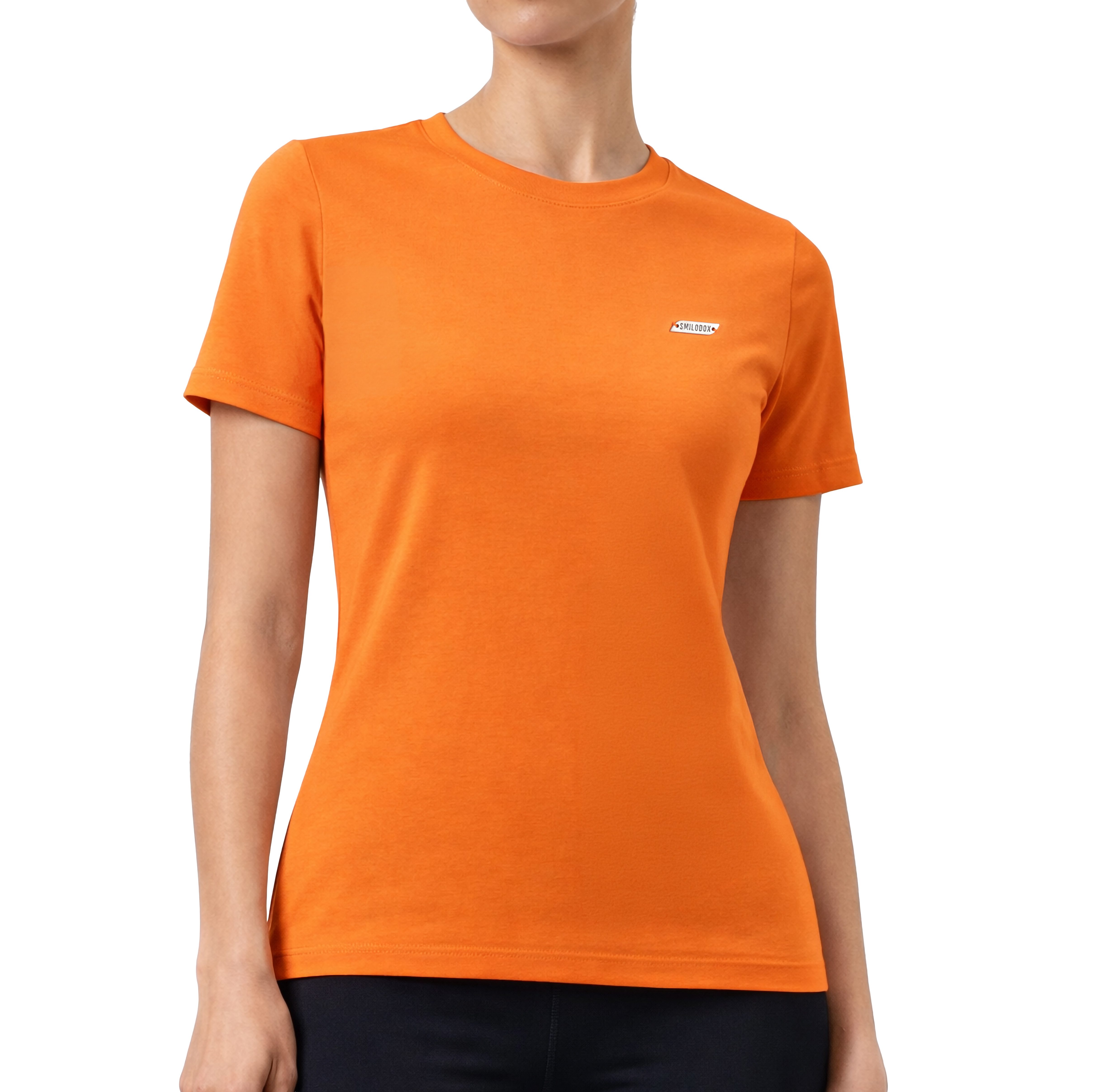 Smilodox T-Shirt Laurena, Schlichtes Shirt, graviertes Metallabel, Weiches Material Kurzarmshirt mit modernem Detail Alltag Freizeit Sport