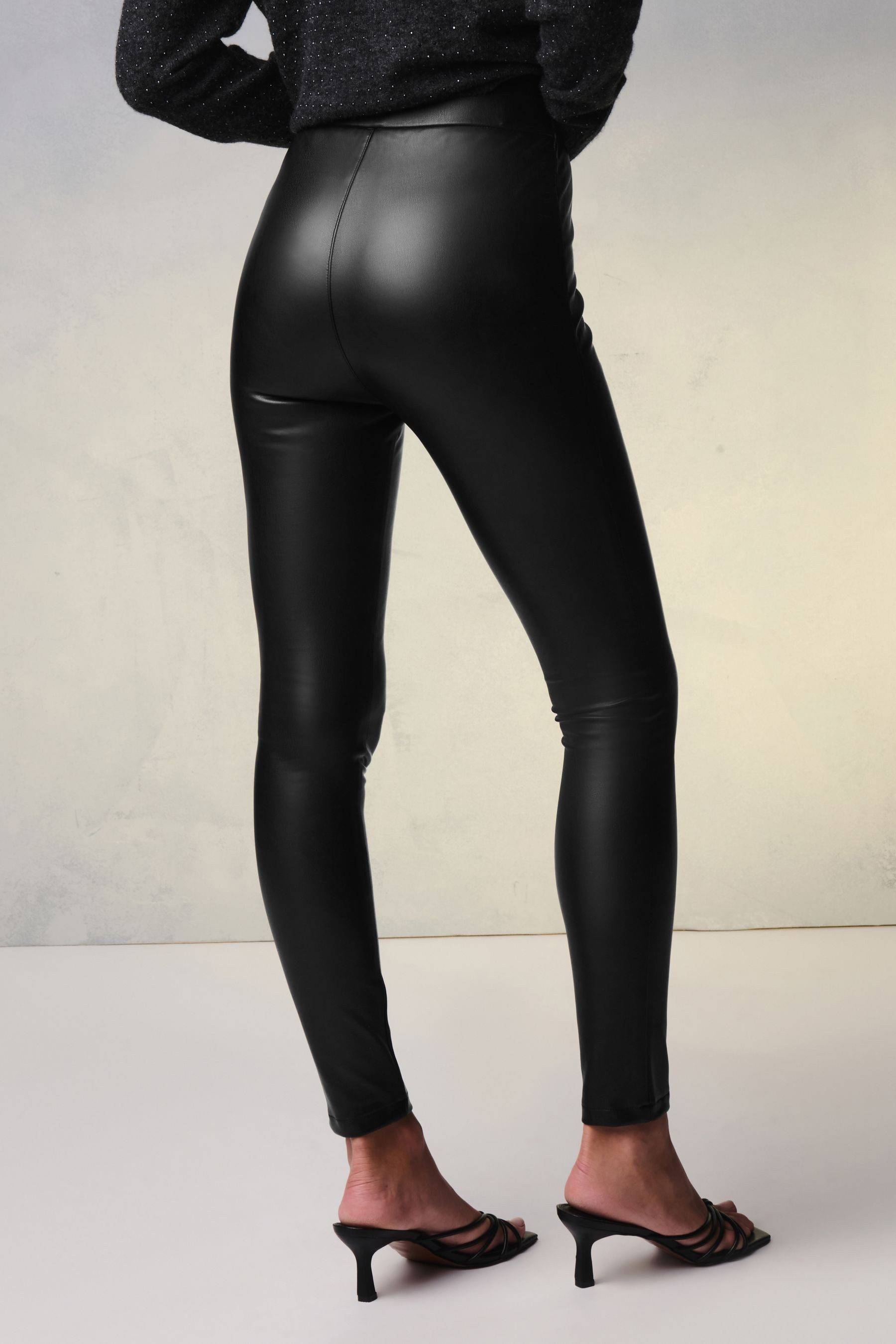 Next Leggings Kunstleder-Leggings aus Polyurethan, Kurzgröße günstig online kaufen