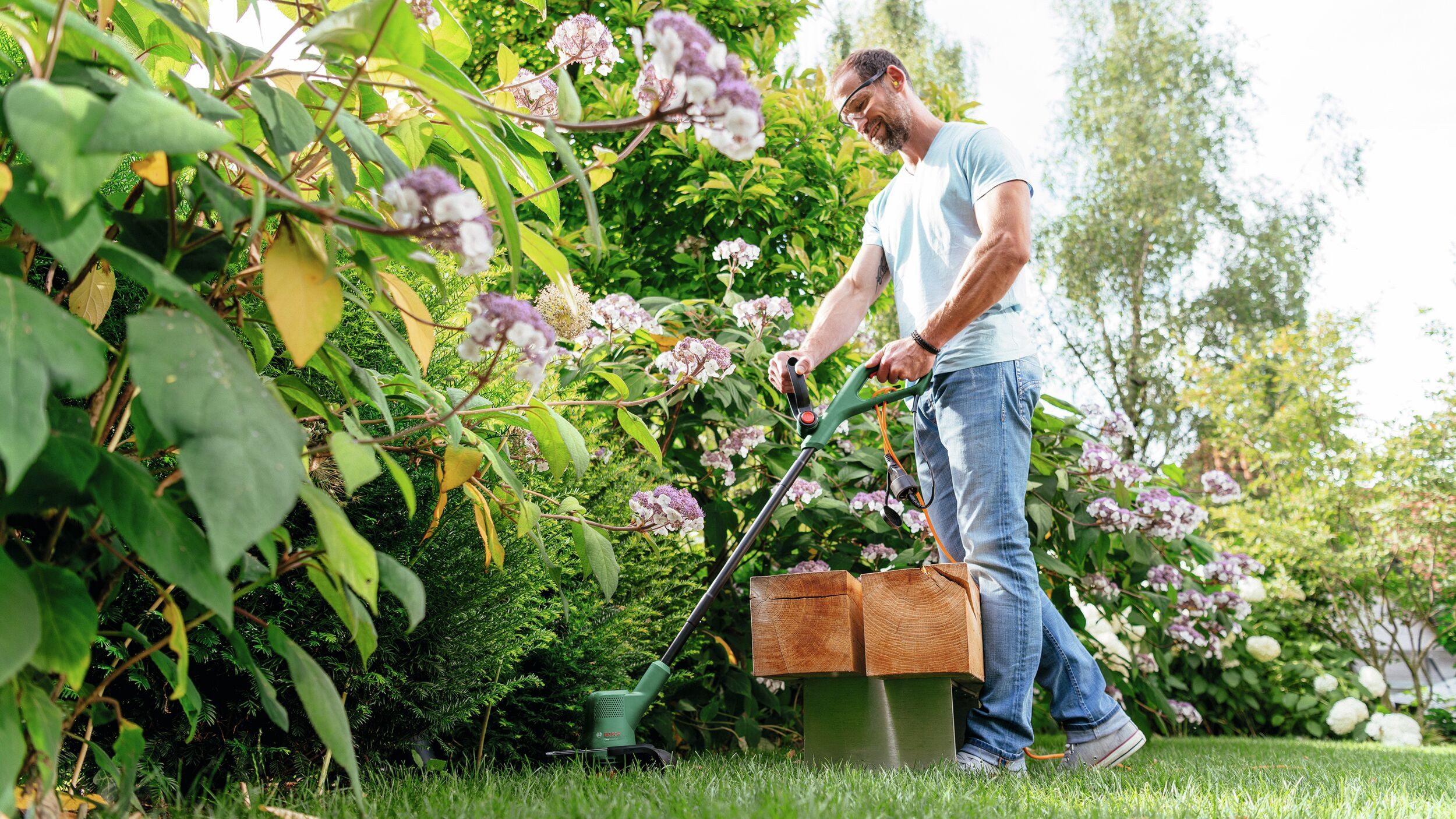 BOSCH Elektro-Rasentrimmer EasyGrassCut 26, 26 cm Arbeitsbreite Faden, Im Karton