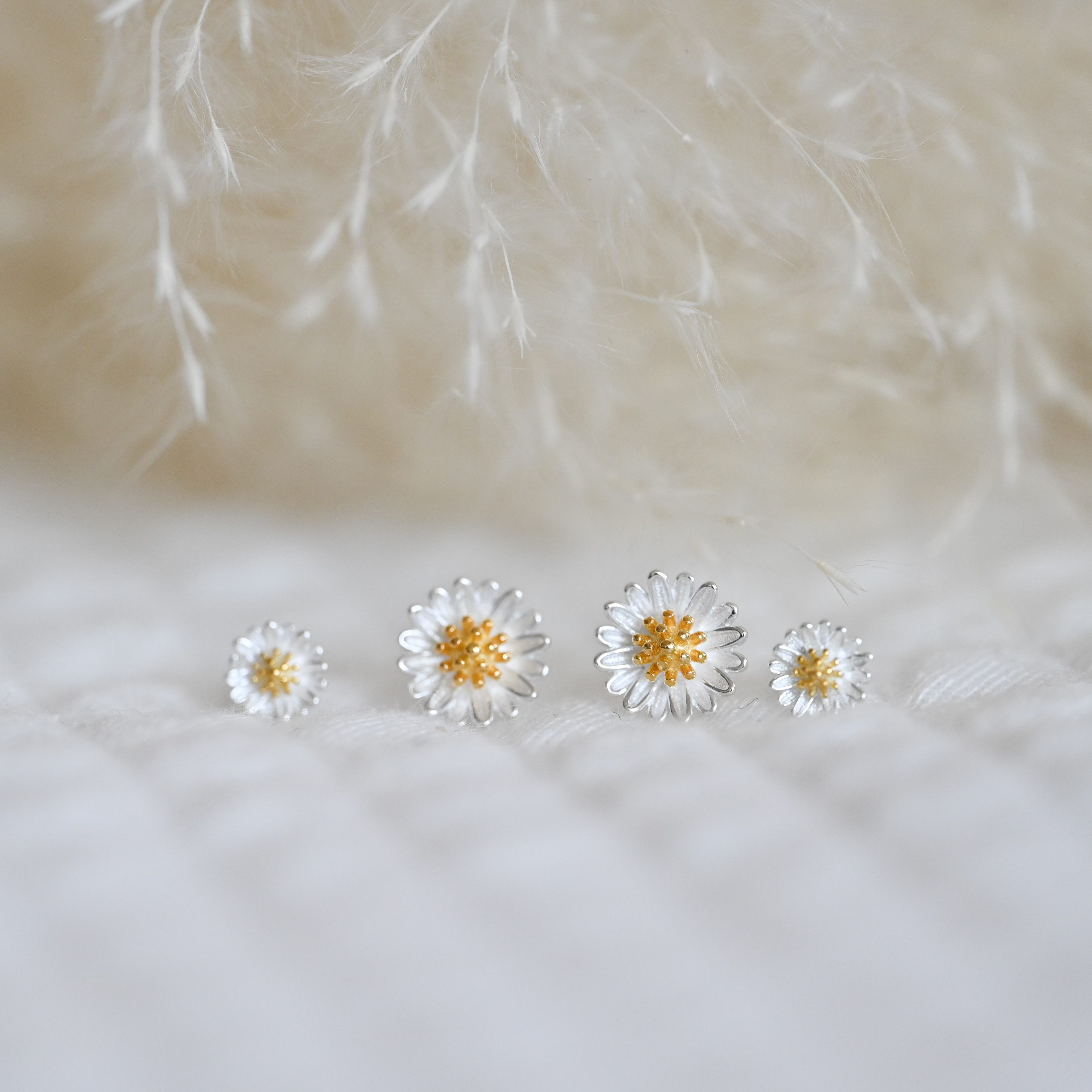 Runde Perlé Paar Ohrstecker "Daisy Love" kleine Blume Ohrstecker, Gänseblüm günstig online kaufen