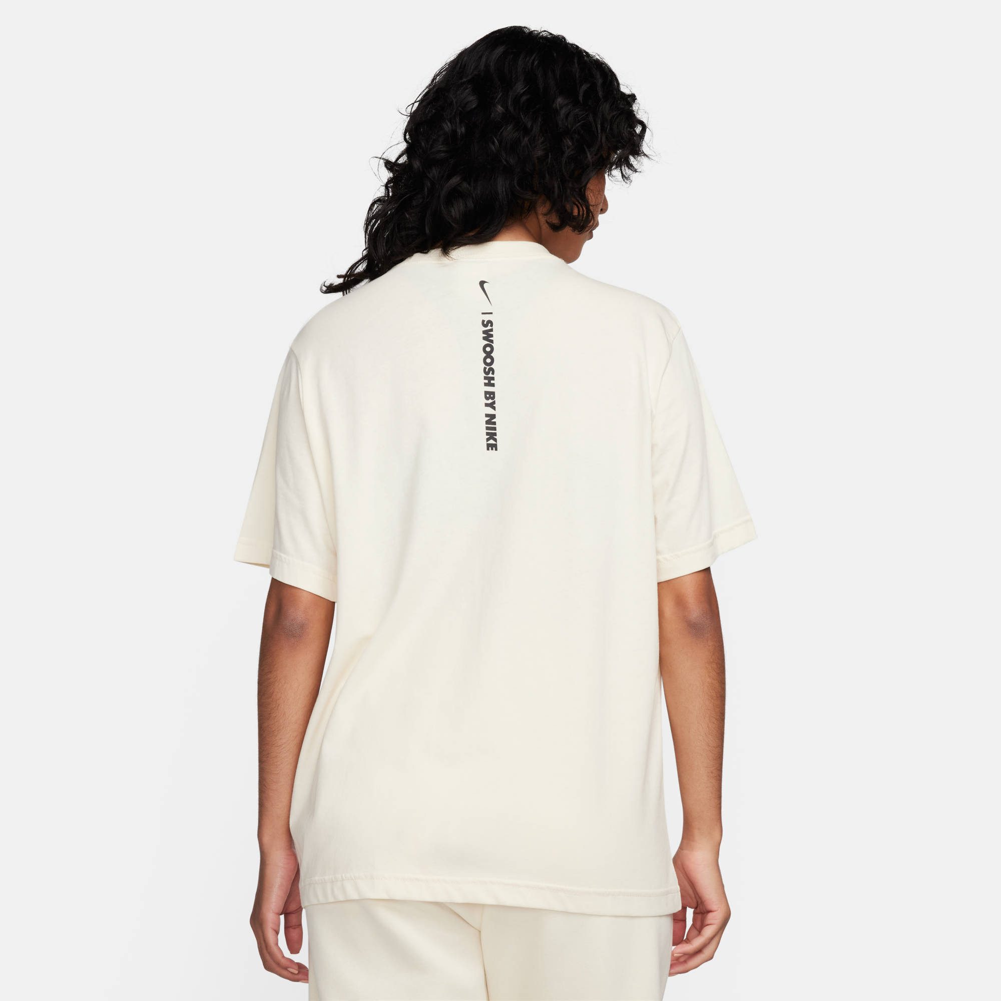 Nike T-Shirt W NSW TEE BF GLS COCONUT MILK/BLACK günstig online kaufen