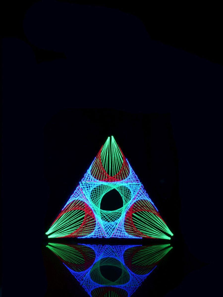 PSYWORK Dekoobjekt Schwarzlicht StringArt Mind leuchtet Triangle", "Lotos Schwarzlicht UV-aktiv, Mutation unter 65, Change