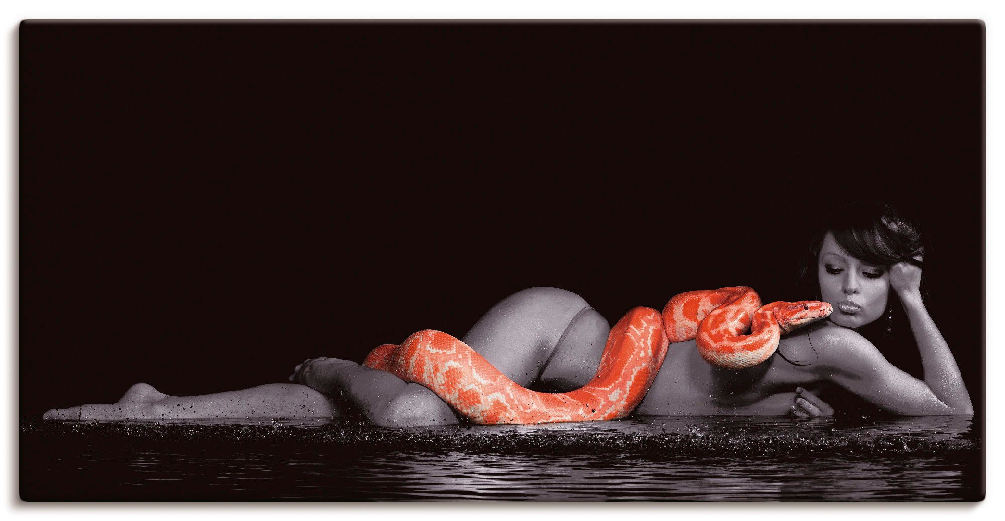 Wandbild Frau in Wasser liegend mit Python