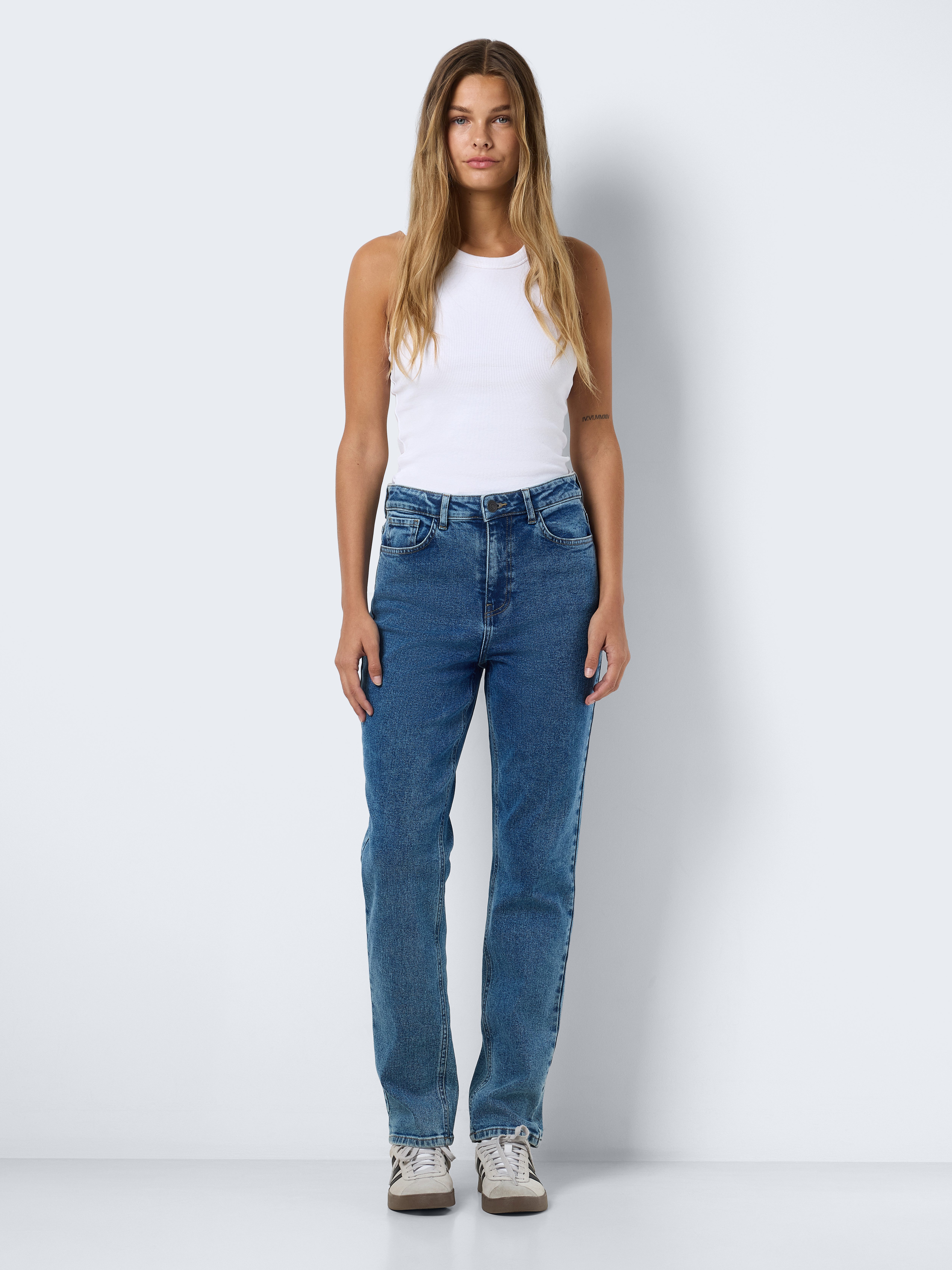 Noisy may High-waist-Jeans NMDAISY HW MOM FIT JEAN AZ394MB FWD NOOS günstig online kaufen