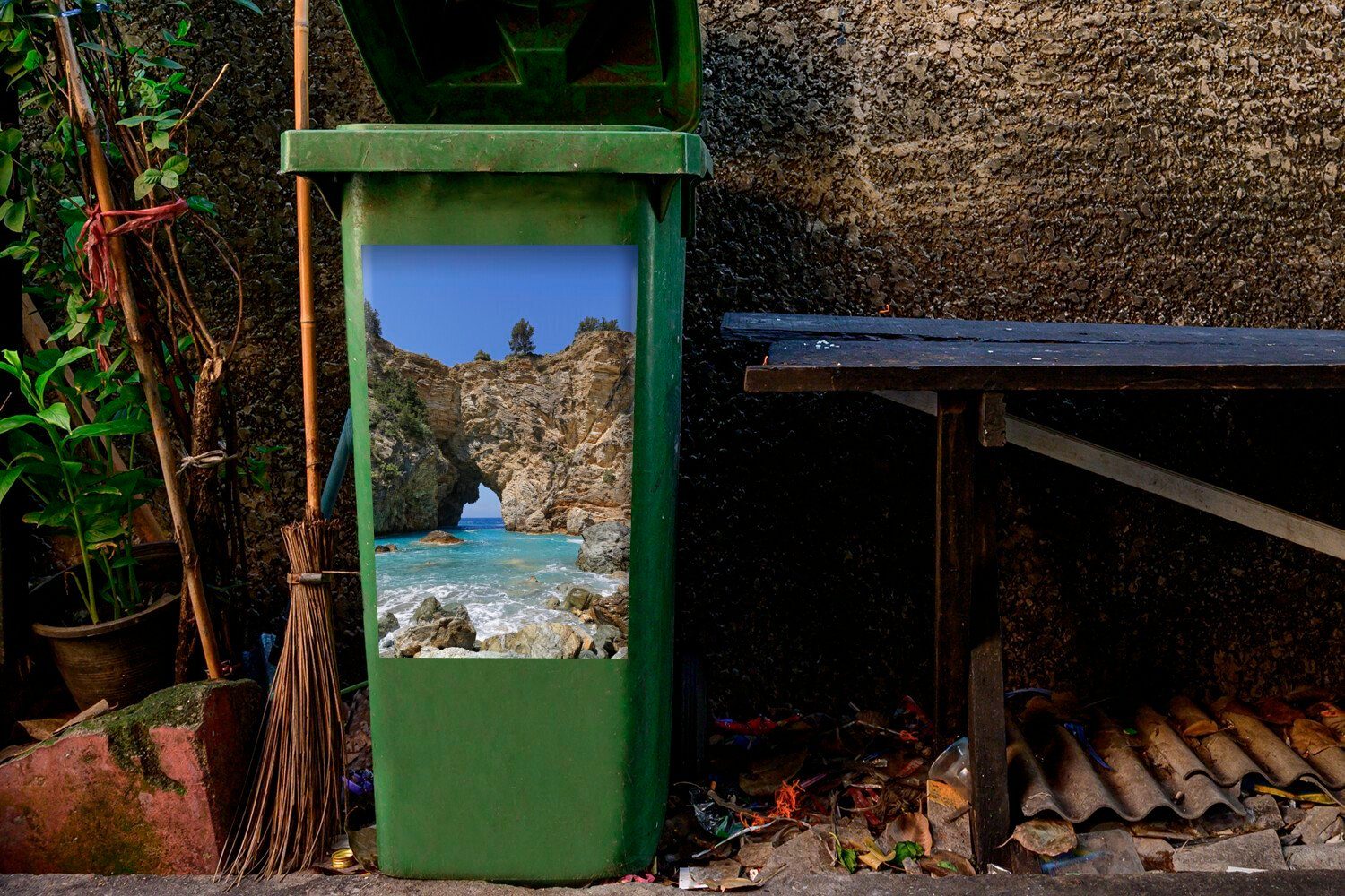 St), zwischen Container, an Abfalbehälter MuchoWow Korridor Felsformation der Riviera Türkischen Mülleimer-aufkleber, Wandsticker Mülltonne, einer (1 Ein Sticker,