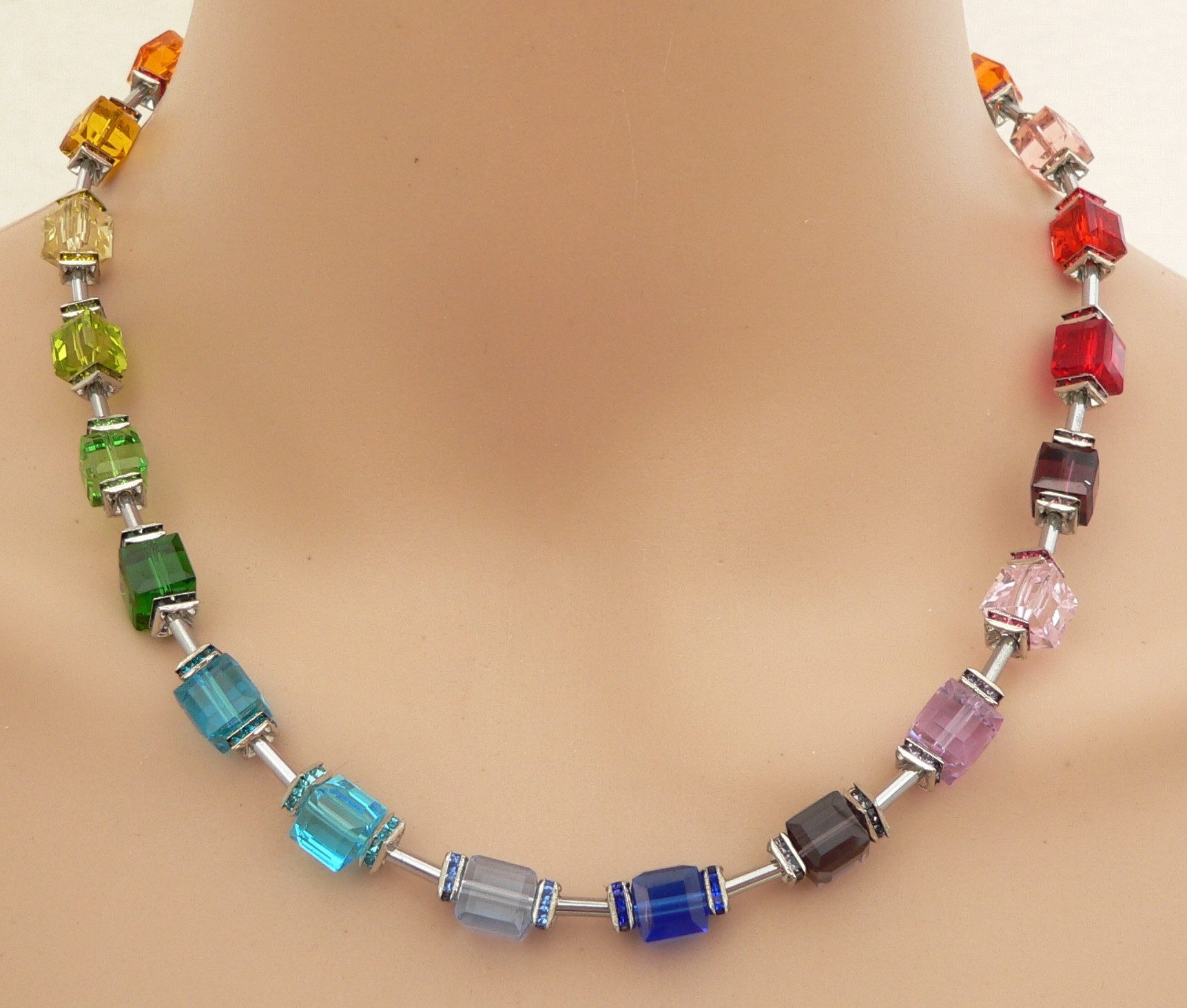 traumschmuck Collier 080c Collier Würfel Kristallglas bunt Straßquadrate (inkl Schmuckbox), handgefertigt, Made in Germany